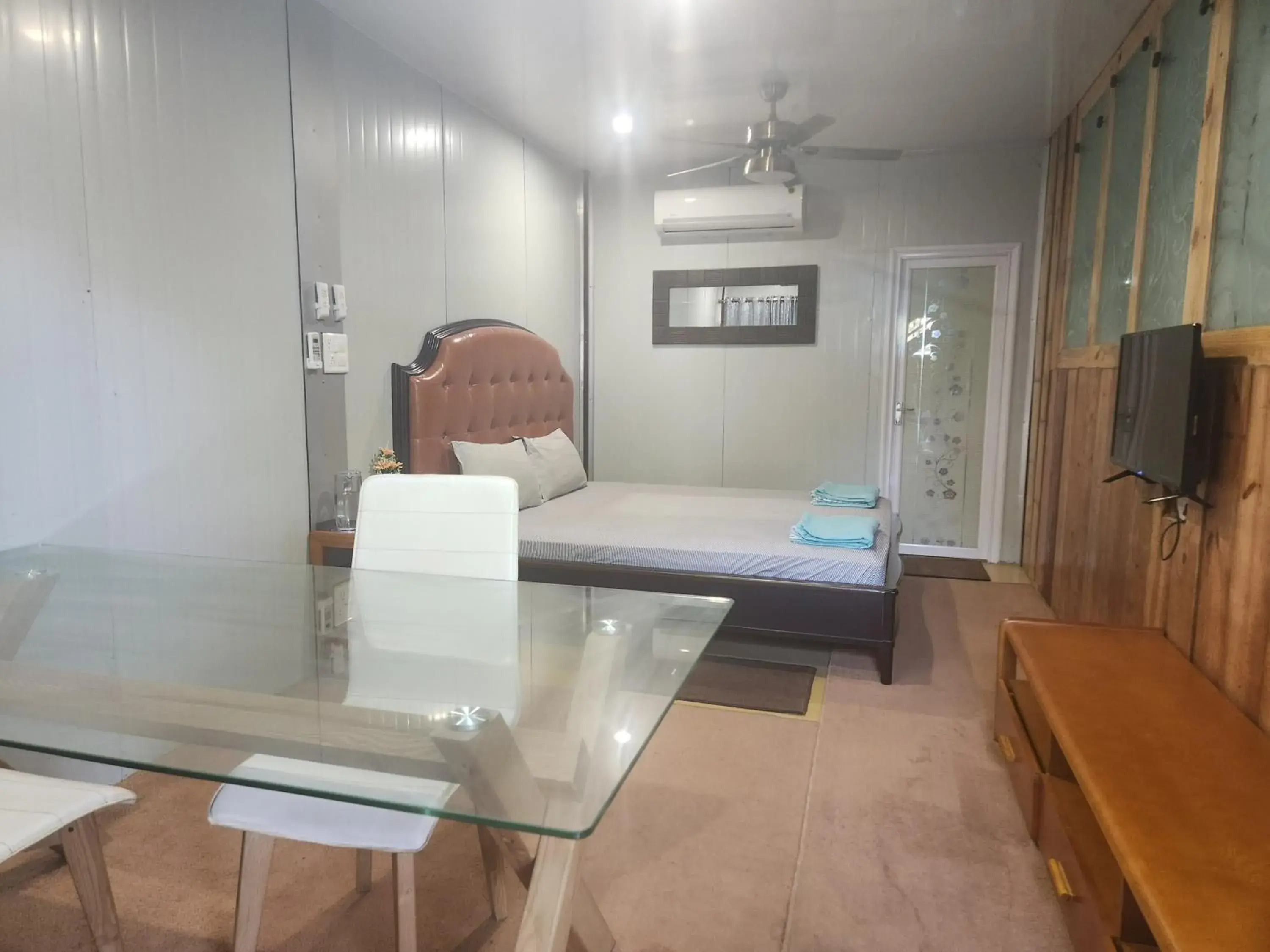 Deluxe Room (2 Adults + 1 Child) - single occupancy in HOTEL THE CUBE STAY Deluxe Room (2 Adults + 1 Child) - single occupancy in HOTEL THE CUBE STAY