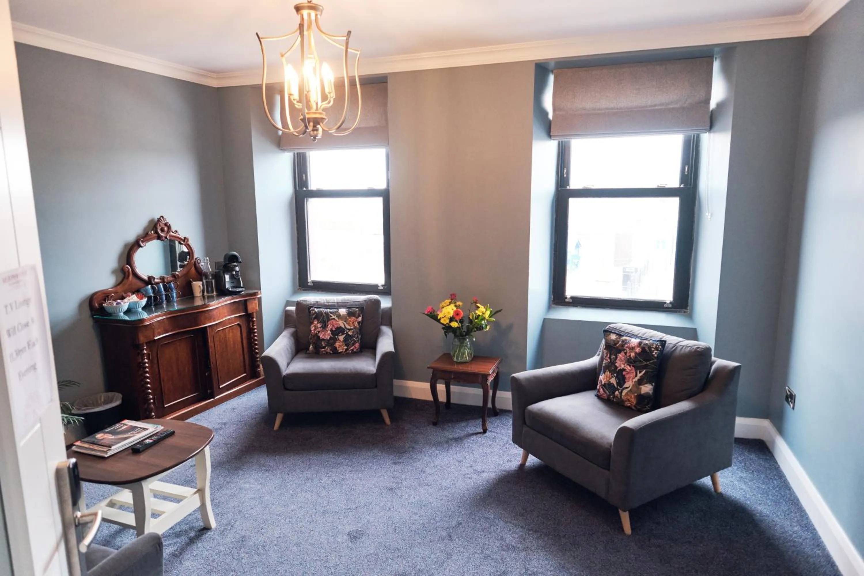 Communal lounge/ TV room in Murphy's Pub and Bed & Breakfast