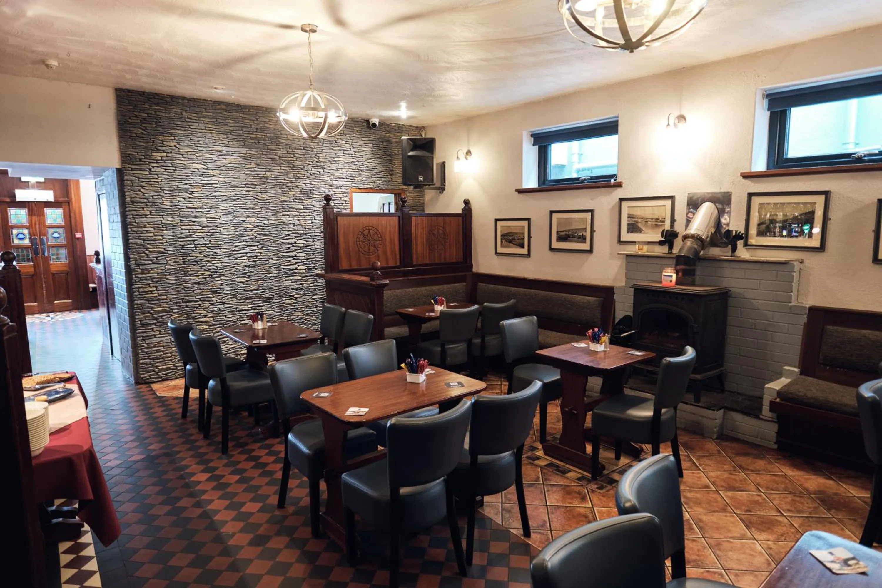 Restaurant/places to eat in Murphy's Pub and Bed & Breakfast