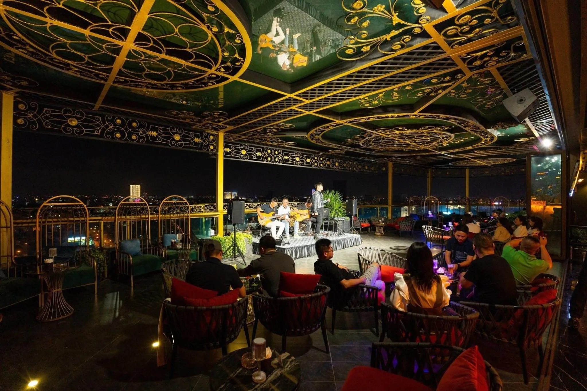 Nightclub / DJ in MADELISE HOTEL&APARTMENT