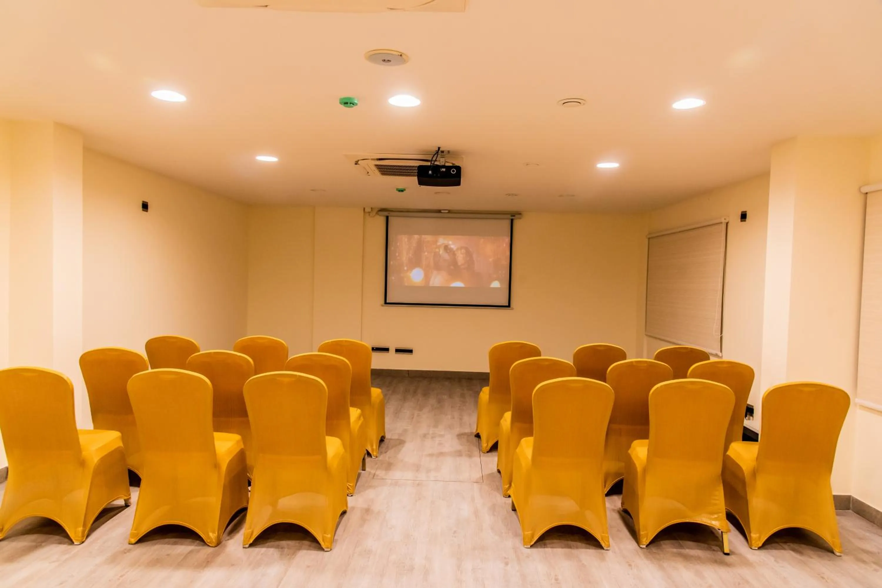 Meeting/conference room in TGI Felicity