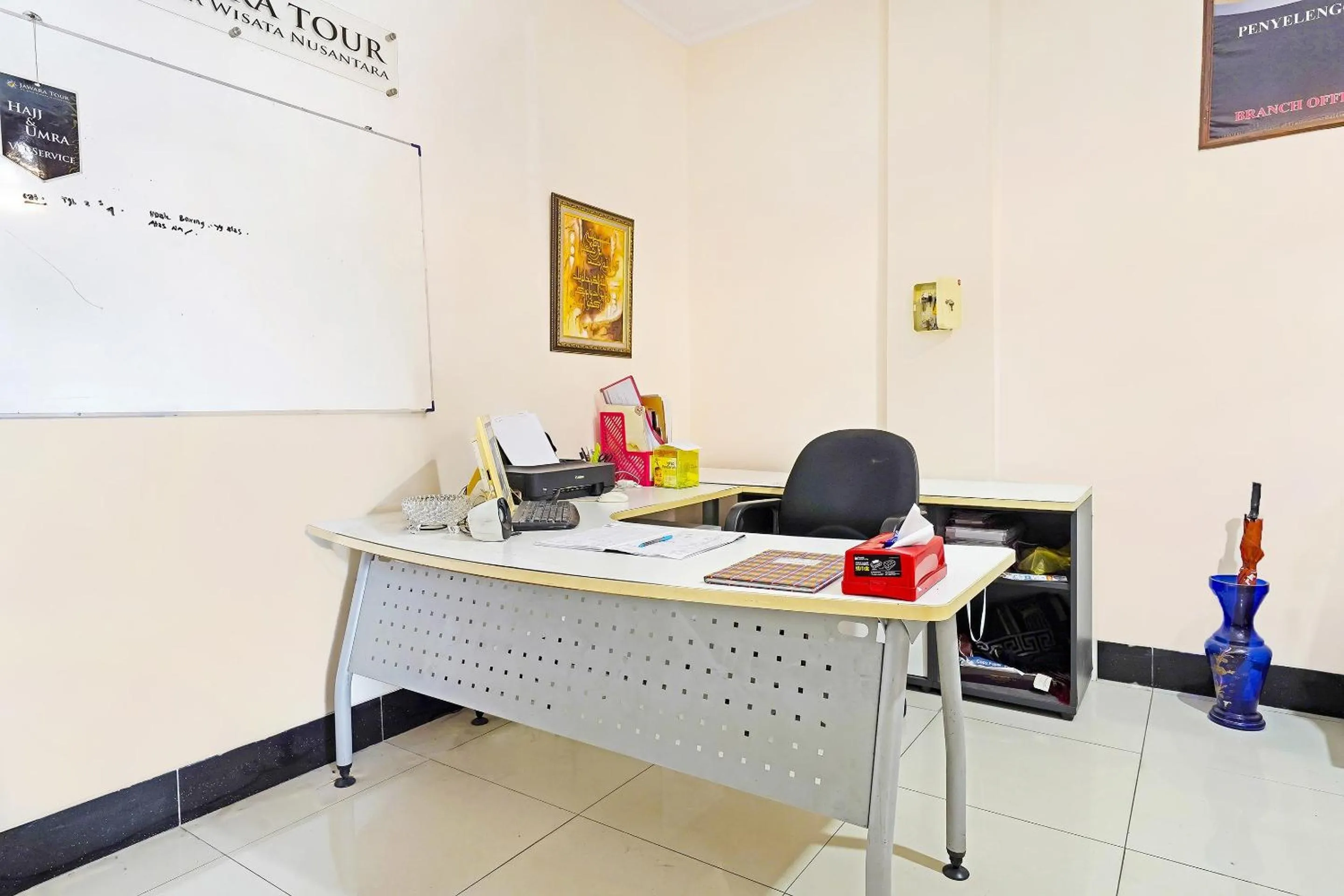 Lobby or reception in Hotel O Jawara Guest House Syariah