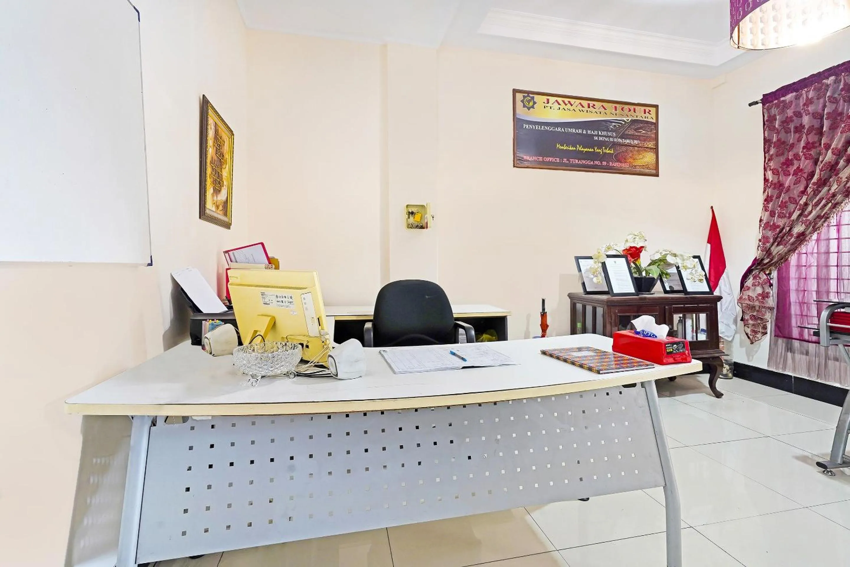 Lobby or reception in Hotel O Jawara Guest House Syariah