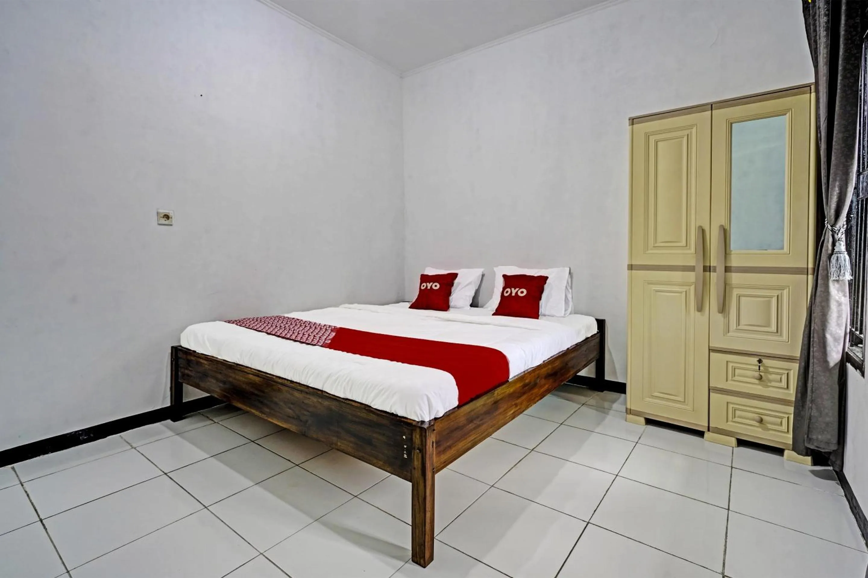 Bedroom, Bed in OYO 91334 Permata Papua Guest House