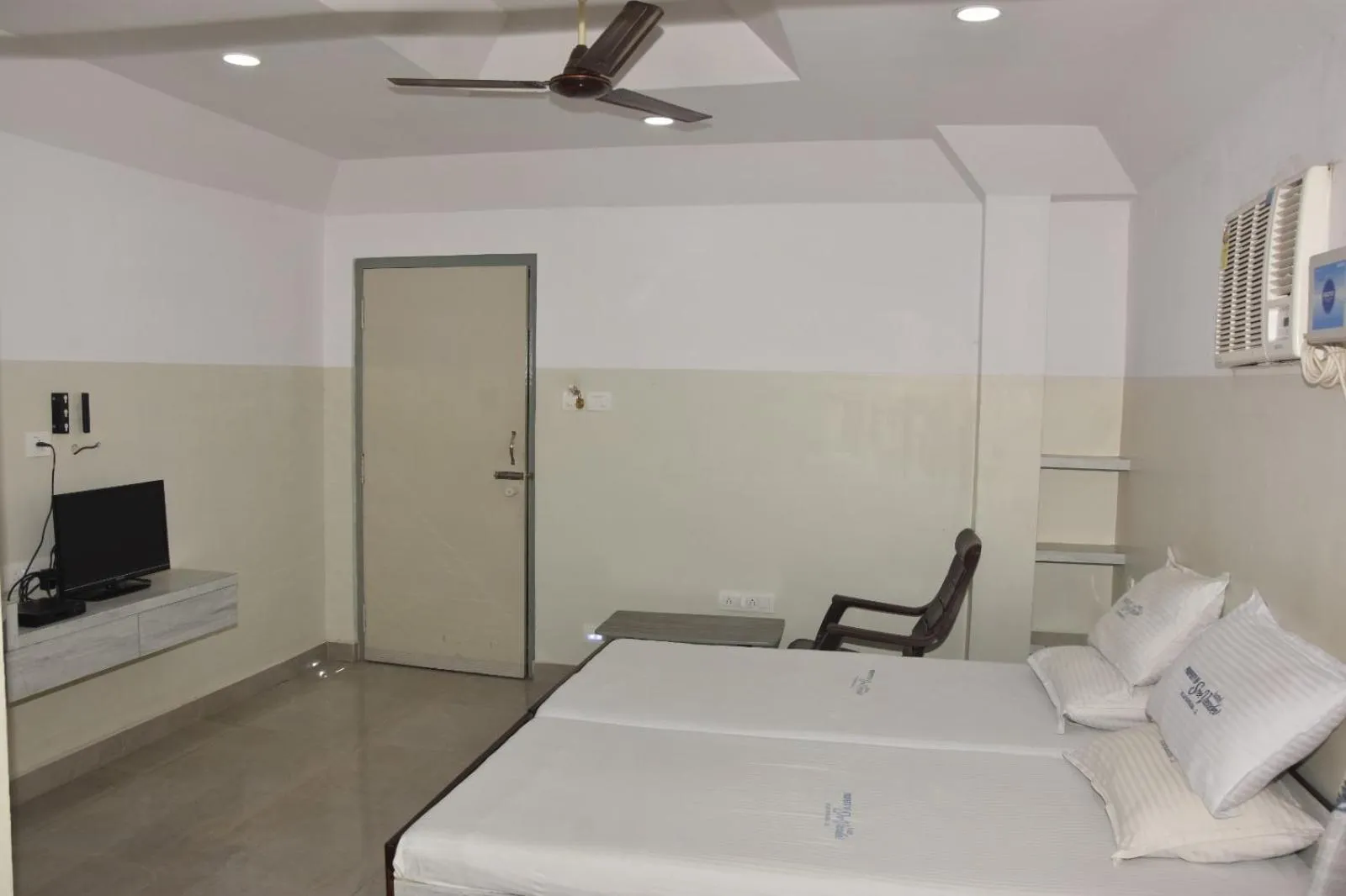 Bed in Hotel Sree Vasudev