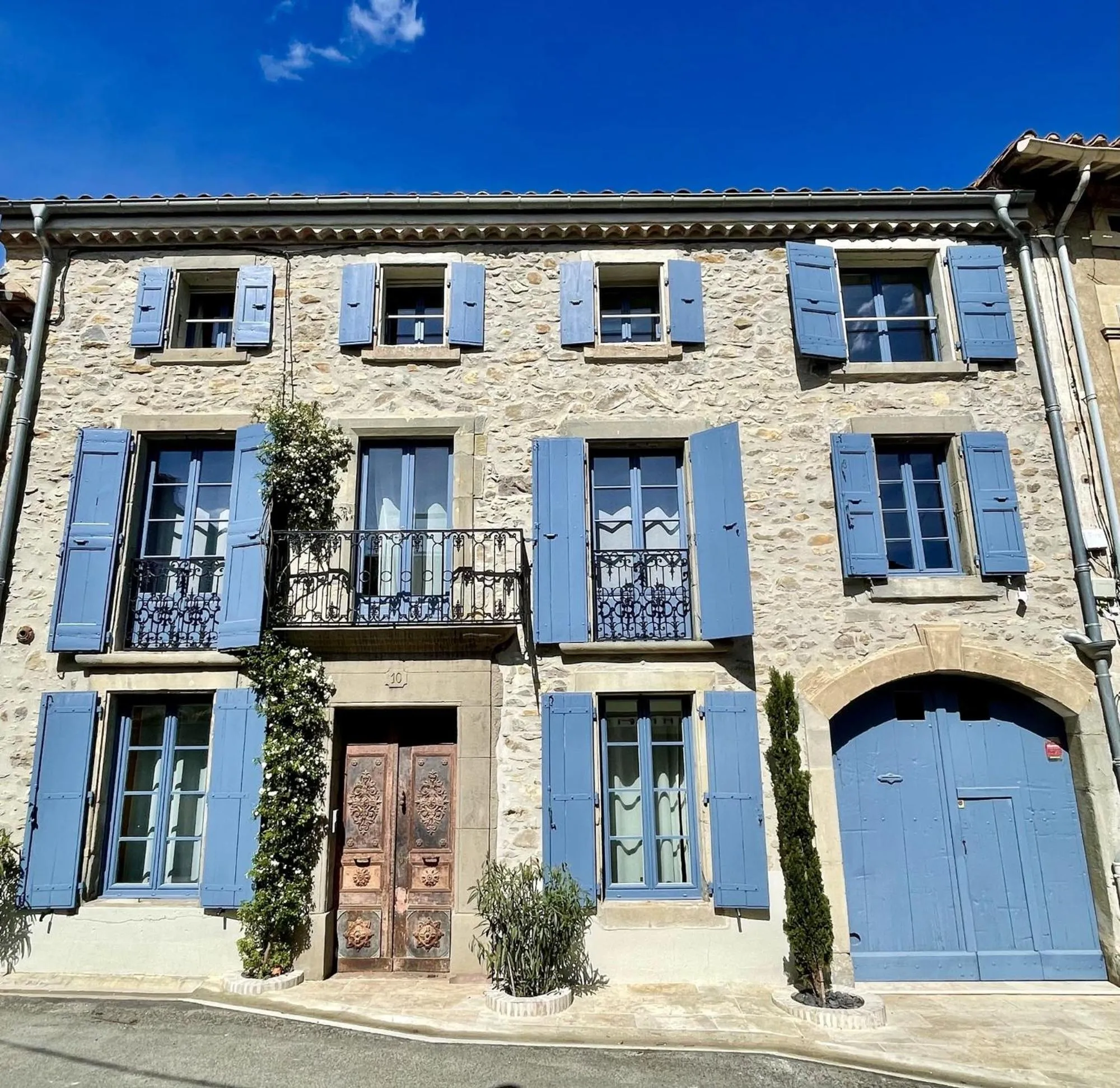 Property building in L'oiseau Bleu suite MERLE BLEU