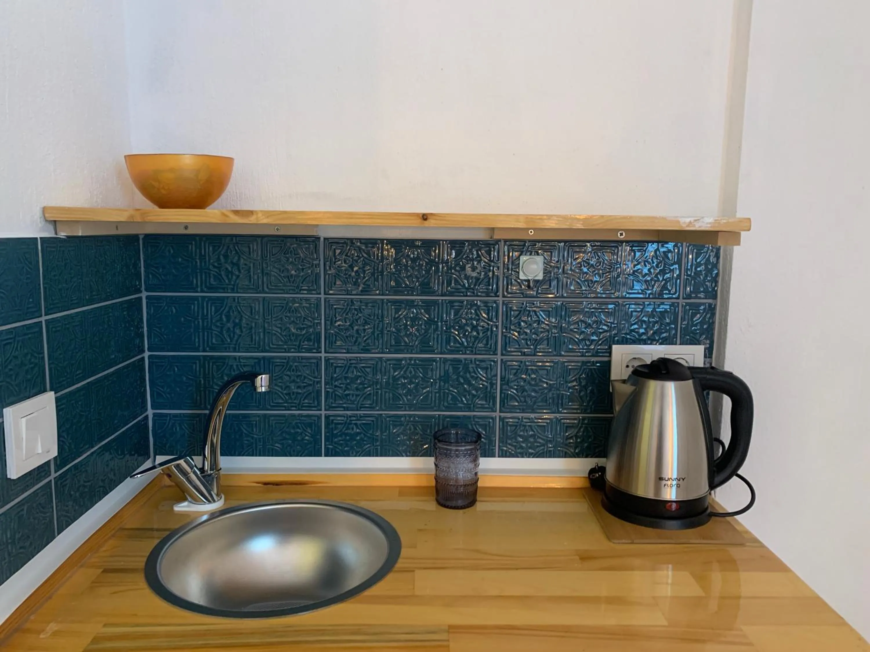 Coffee/tea facilities in Arden's House