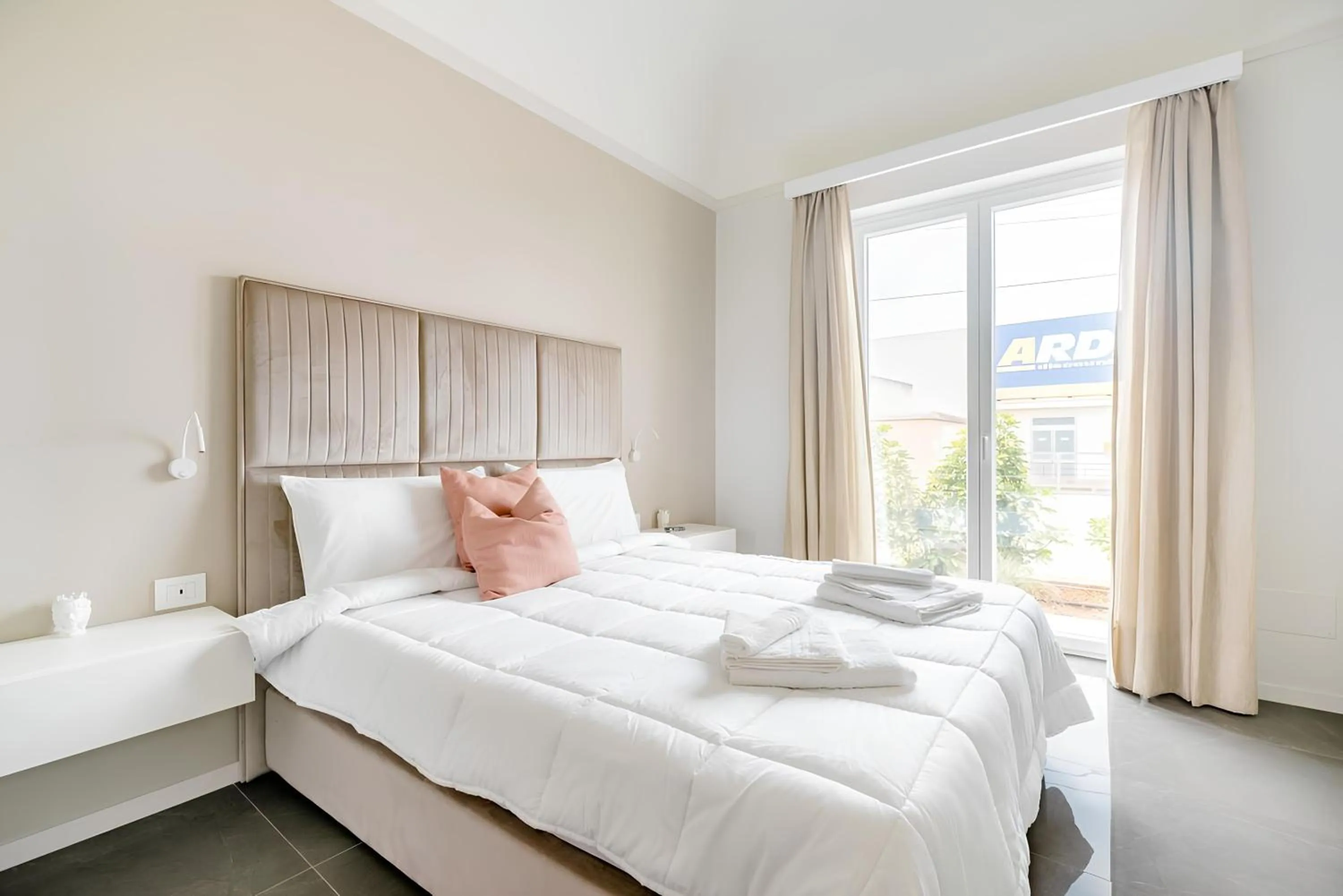 Bedroom, Bed in Shoruq