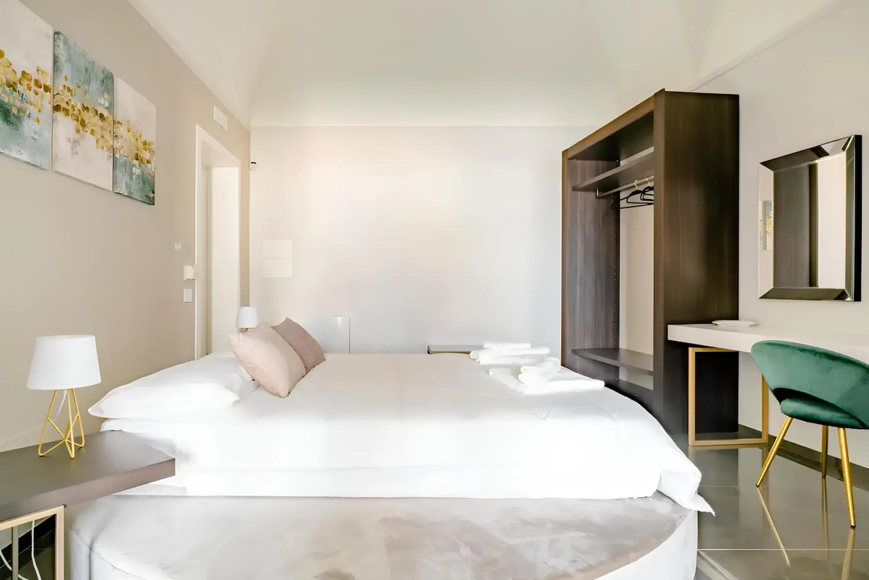 Photo of the whole room, Bed in Shoruq