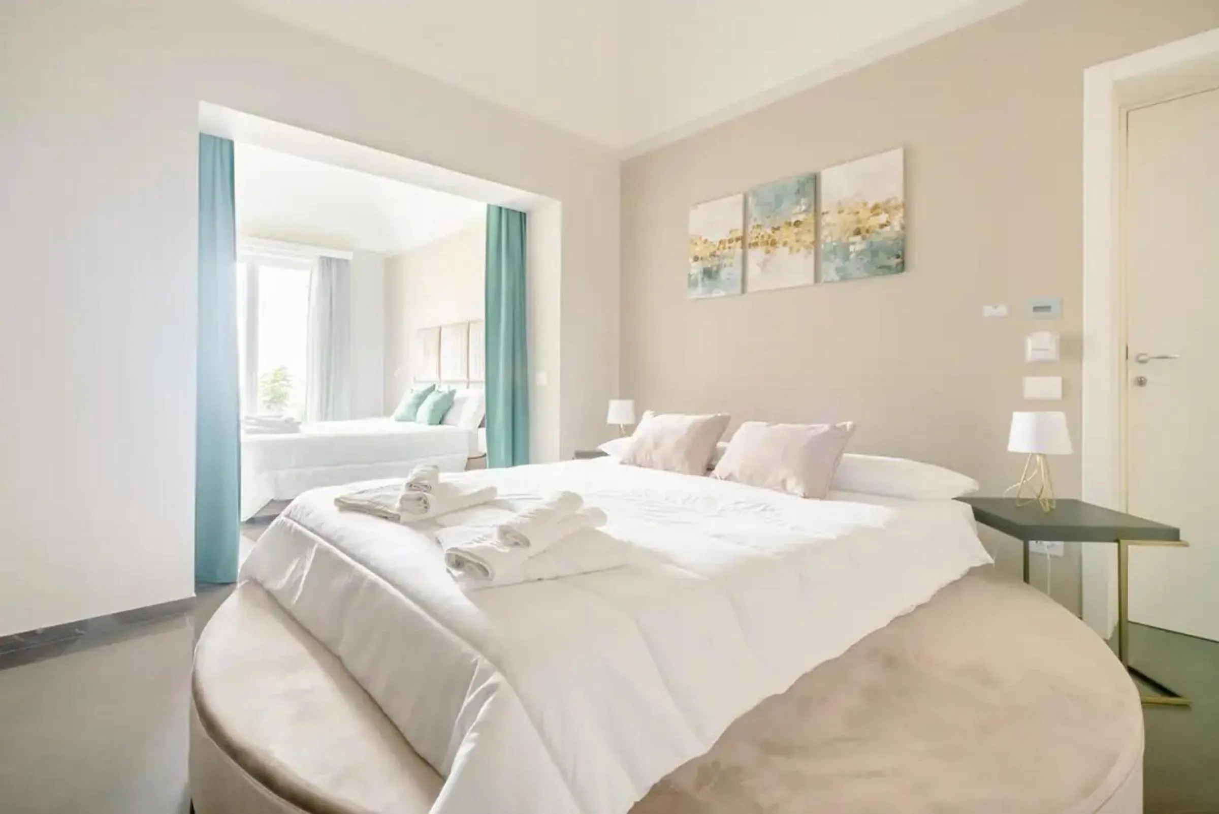 Photo of the whole room, Bed in Shoruq