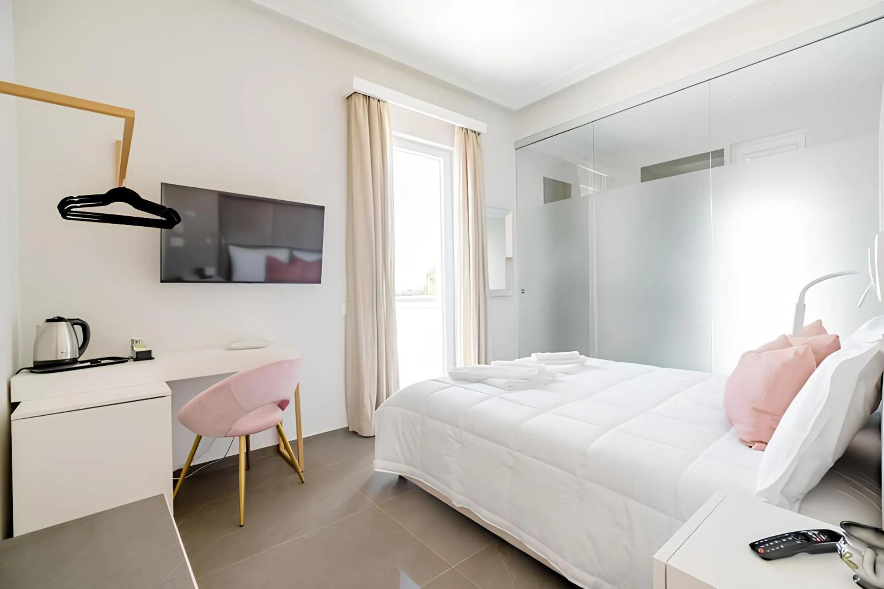 Bedroom, Bed in Shoruq