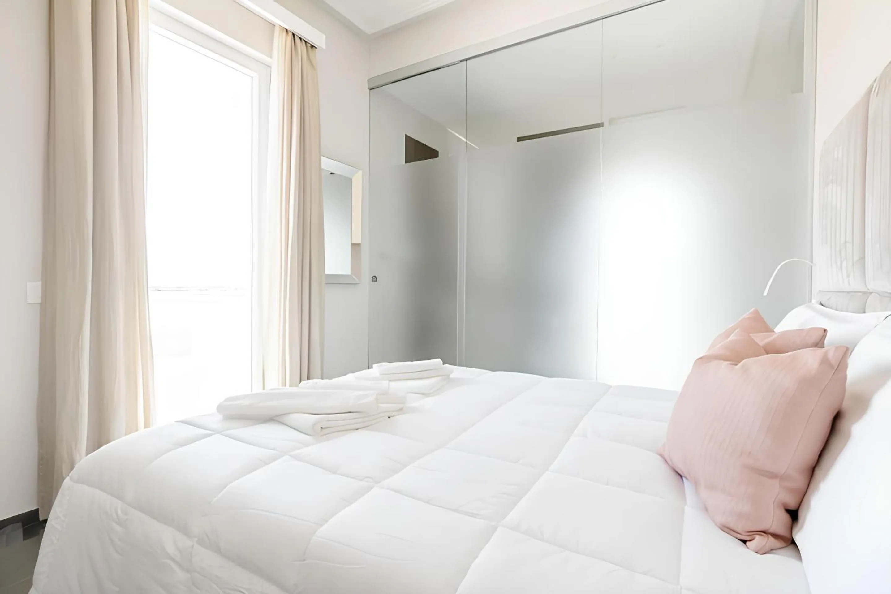 Photo of the whole room, Bed in Shoruq