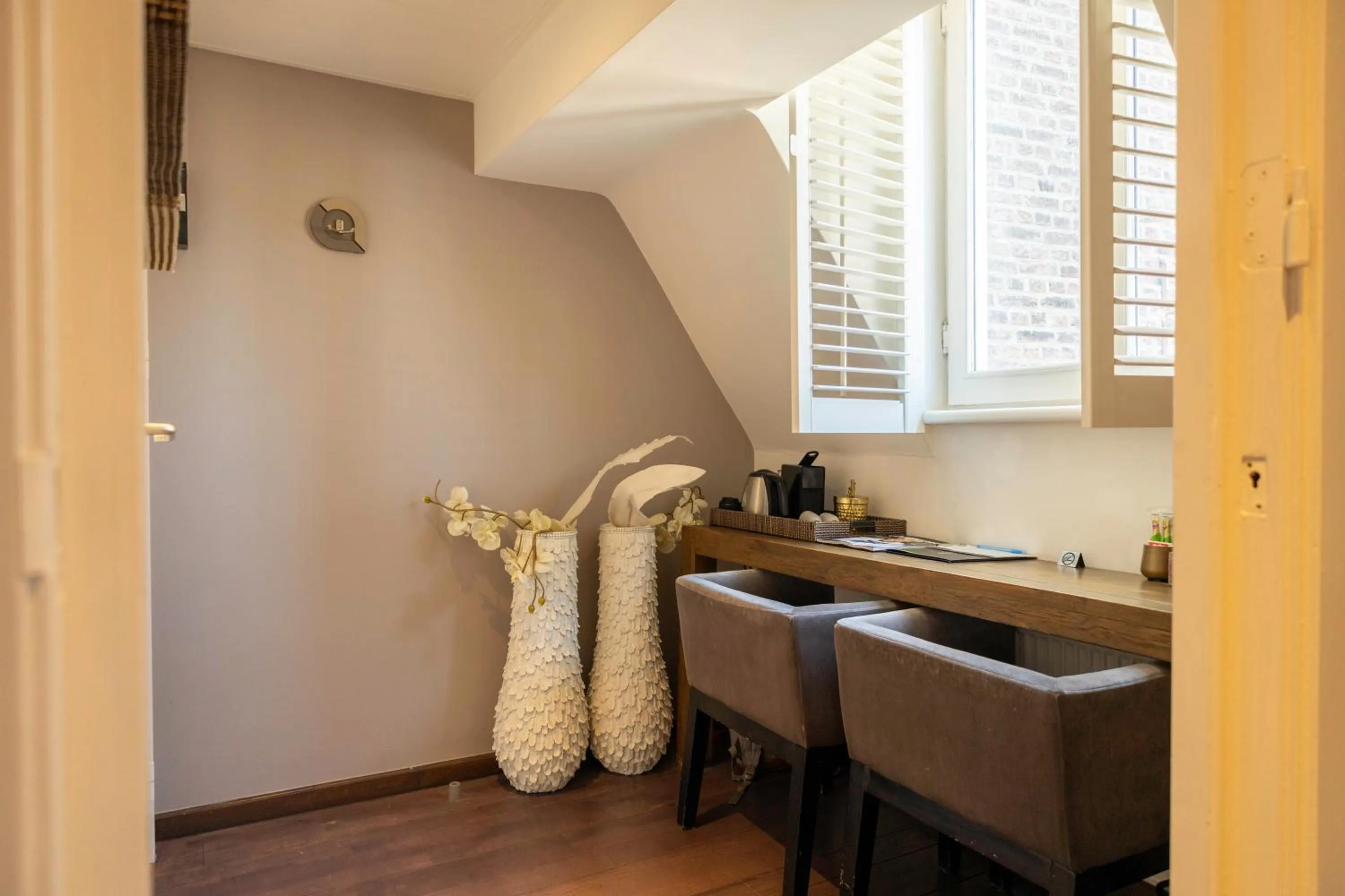 Decorative detail in Bouteaque Hotel