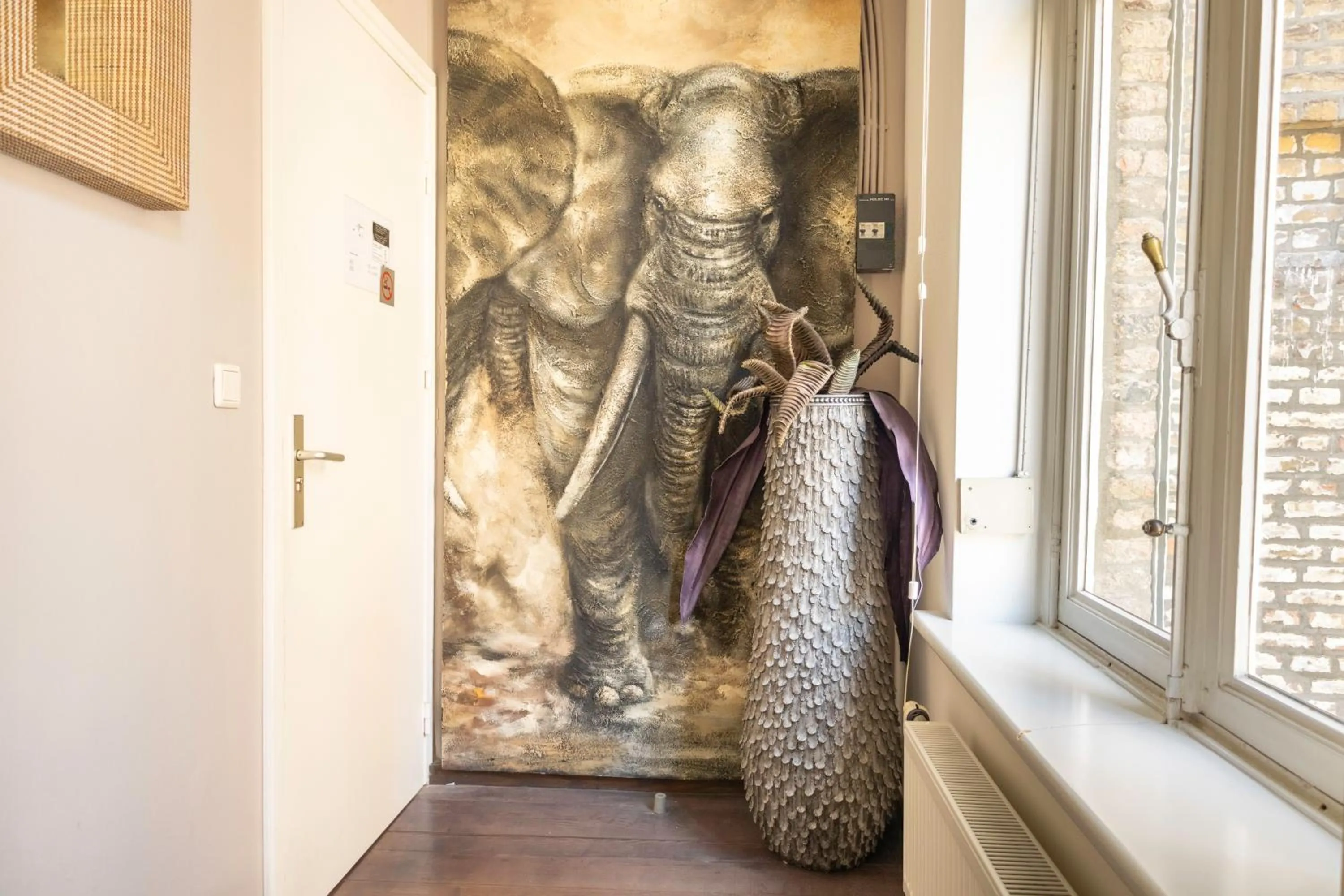 Decorative detail in Bouteaque Hotel