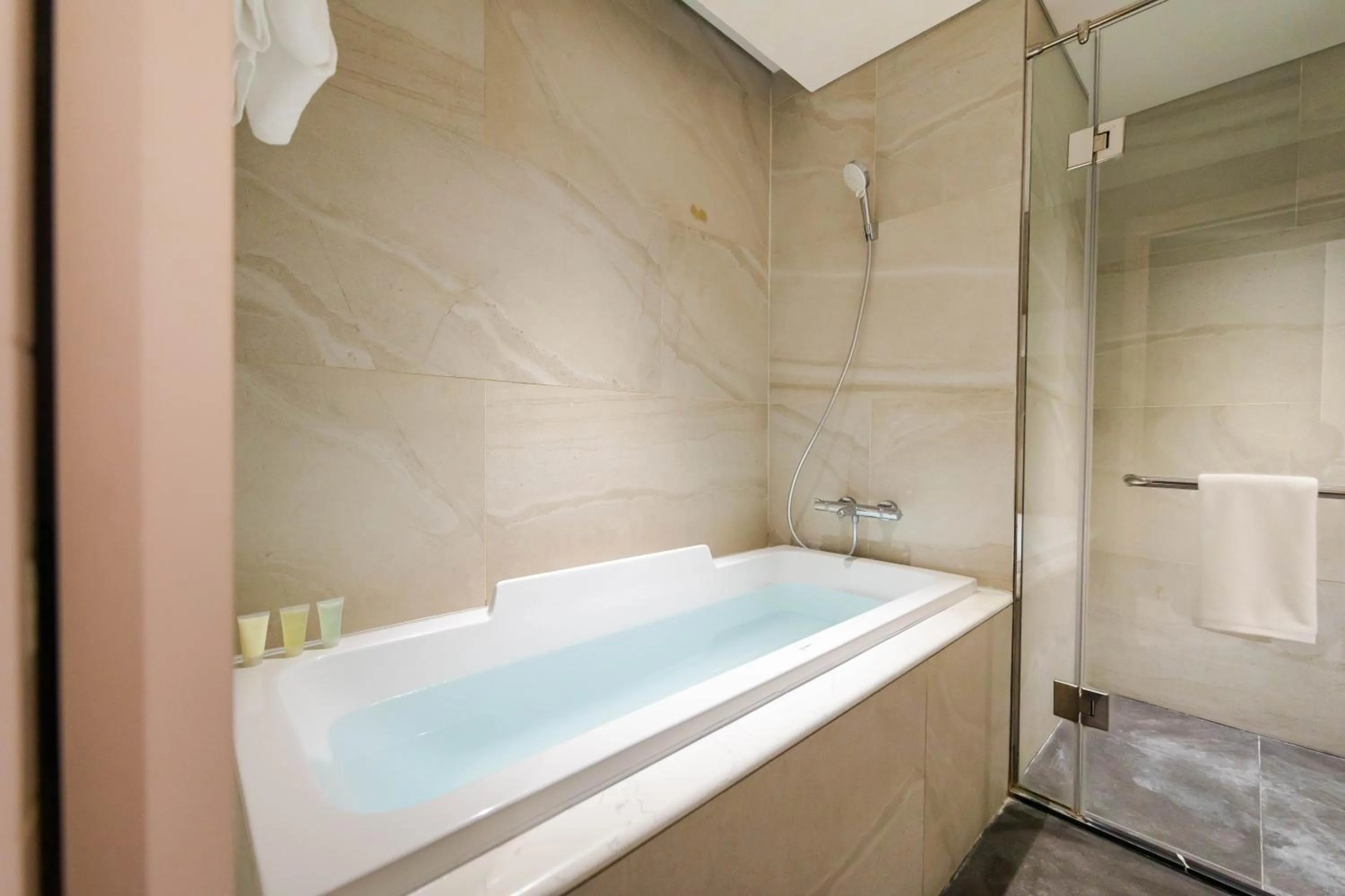 Five Star Westlake 1st-4th Floors Hotel & Serviced Apartment