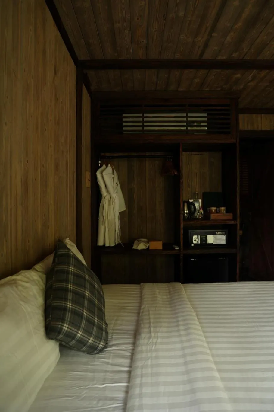 Photo of the whole room, Bed in Amaya Retreat