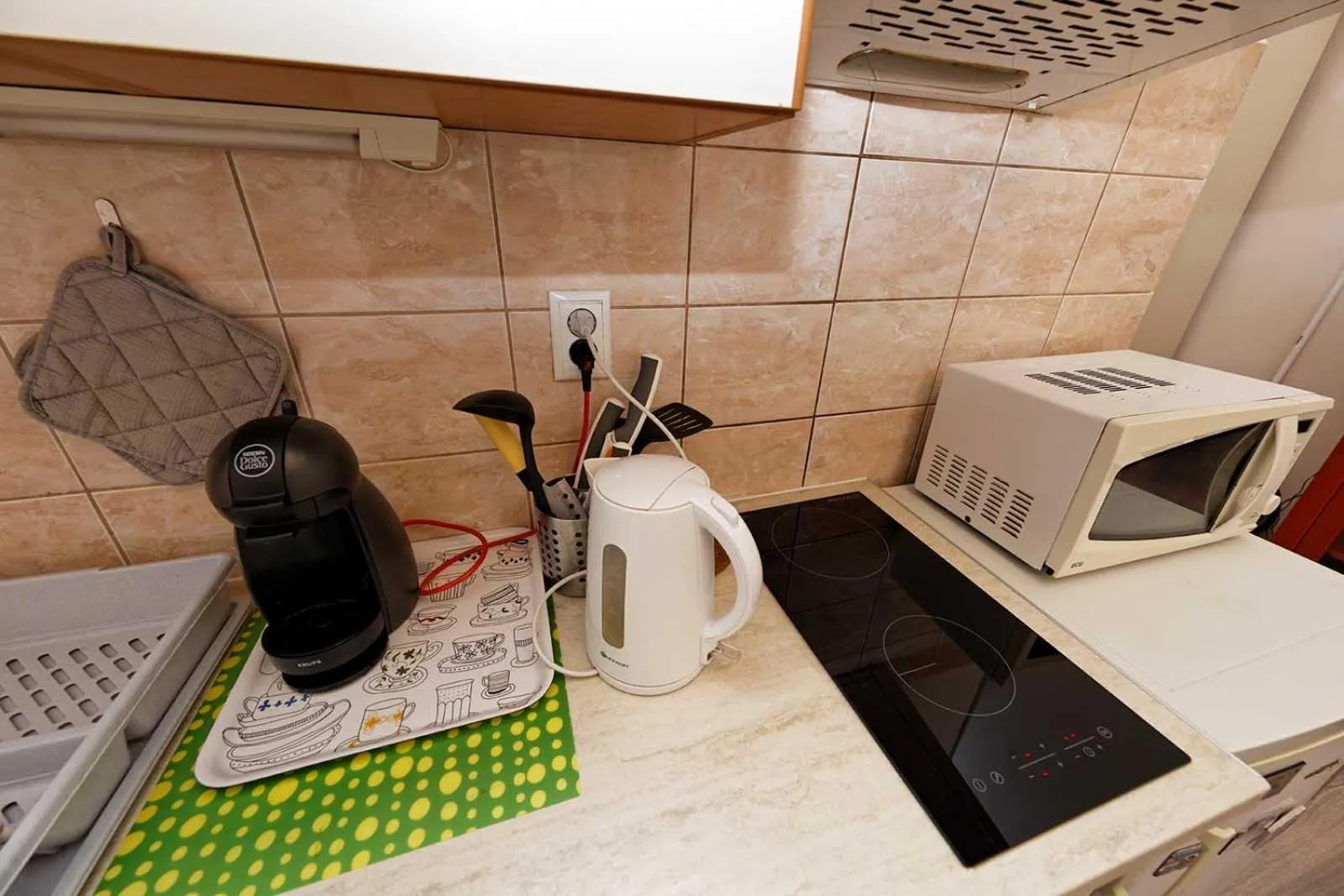 Kitchen or kitchenette in Riverside Apartment