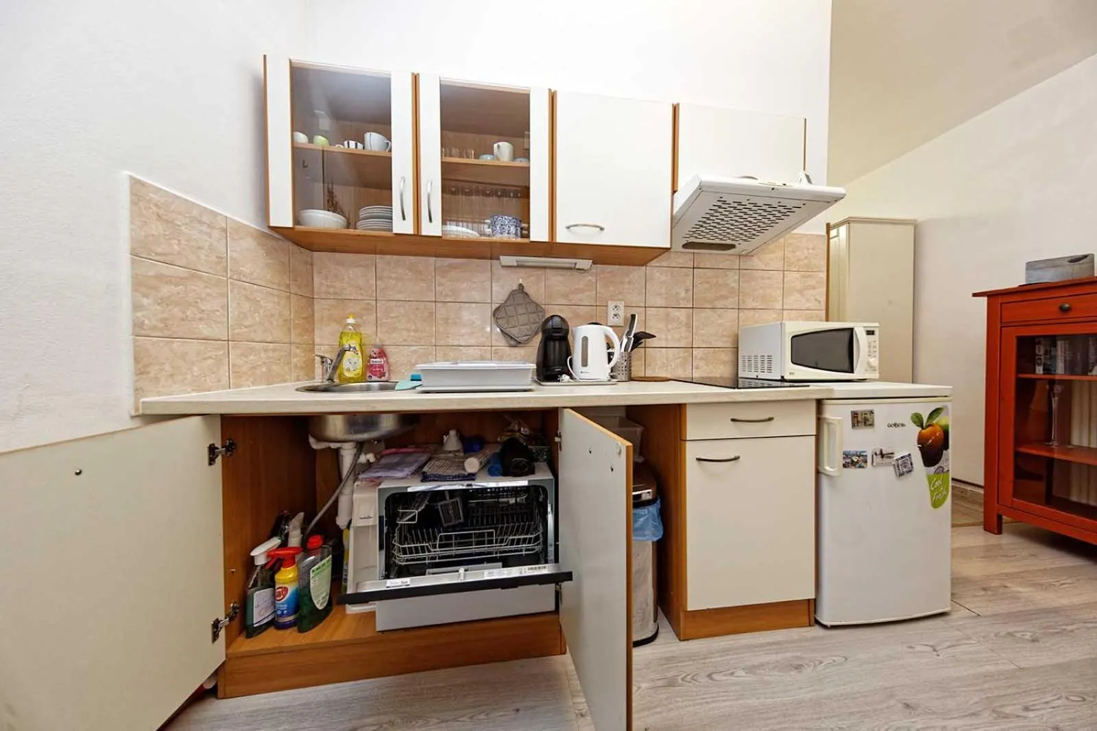 Kitchen or kitchenette in Riverside Apartment