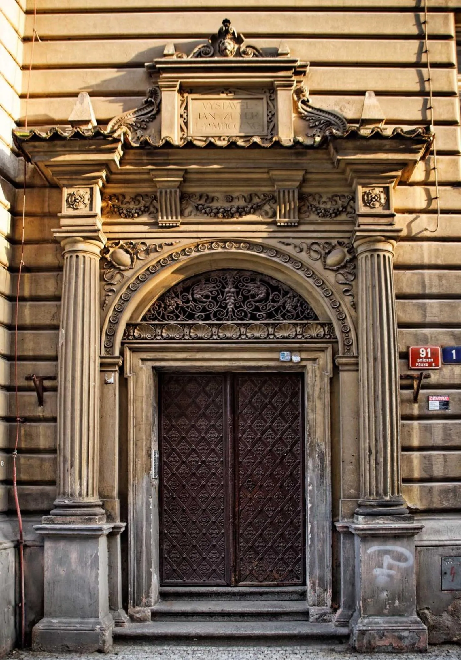 Facade/entrance in Riverside Apartment