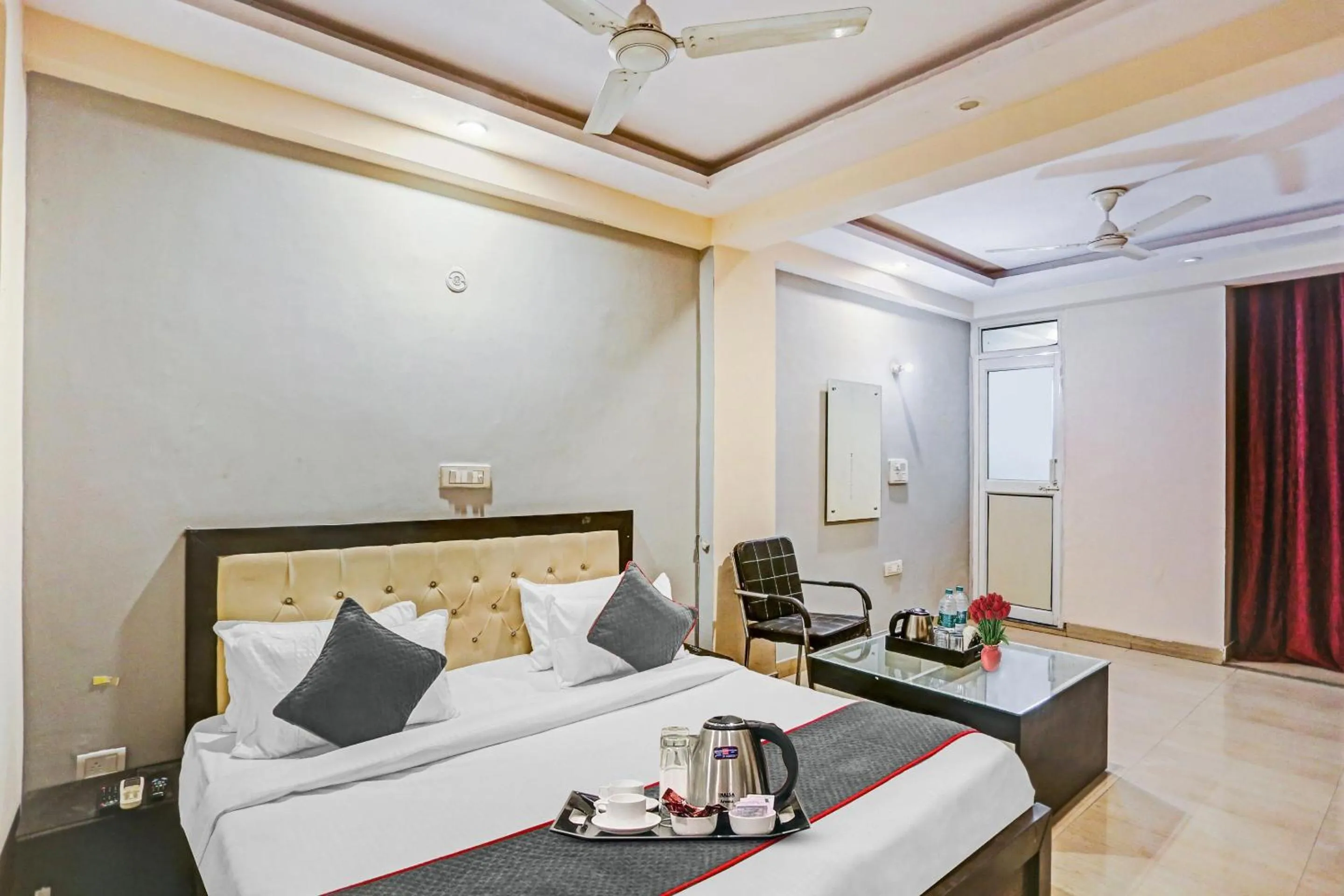 Bedroom, Bed in Townhouse Zodiac Near Botanic Garden of Indian Republic