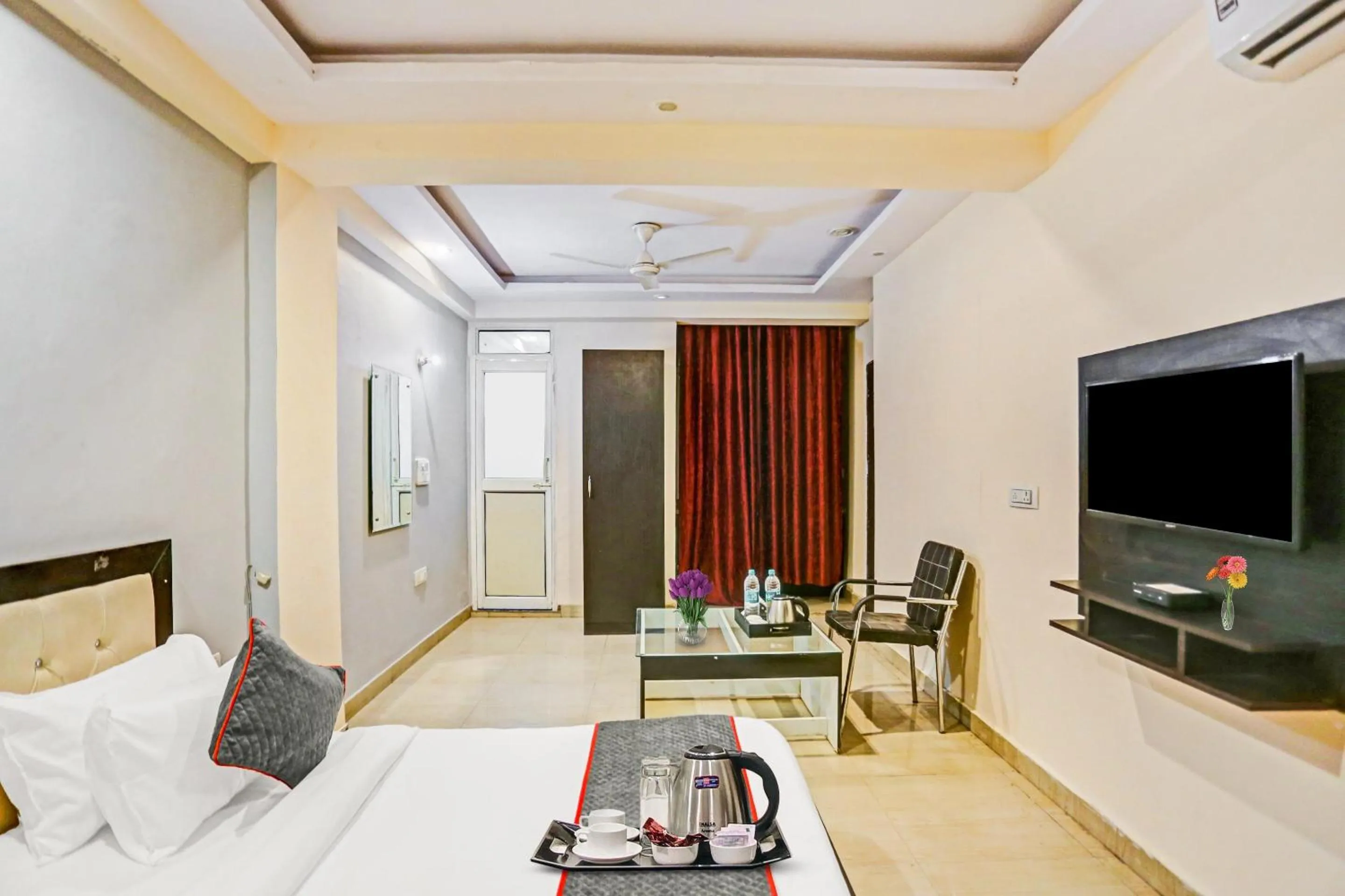 Bedroom, Bed in Townhouse Zodiac Near Botanic Garden of Indian Republic