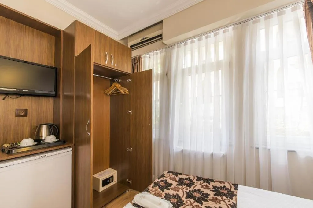 Bedroom in Sultan's Inn