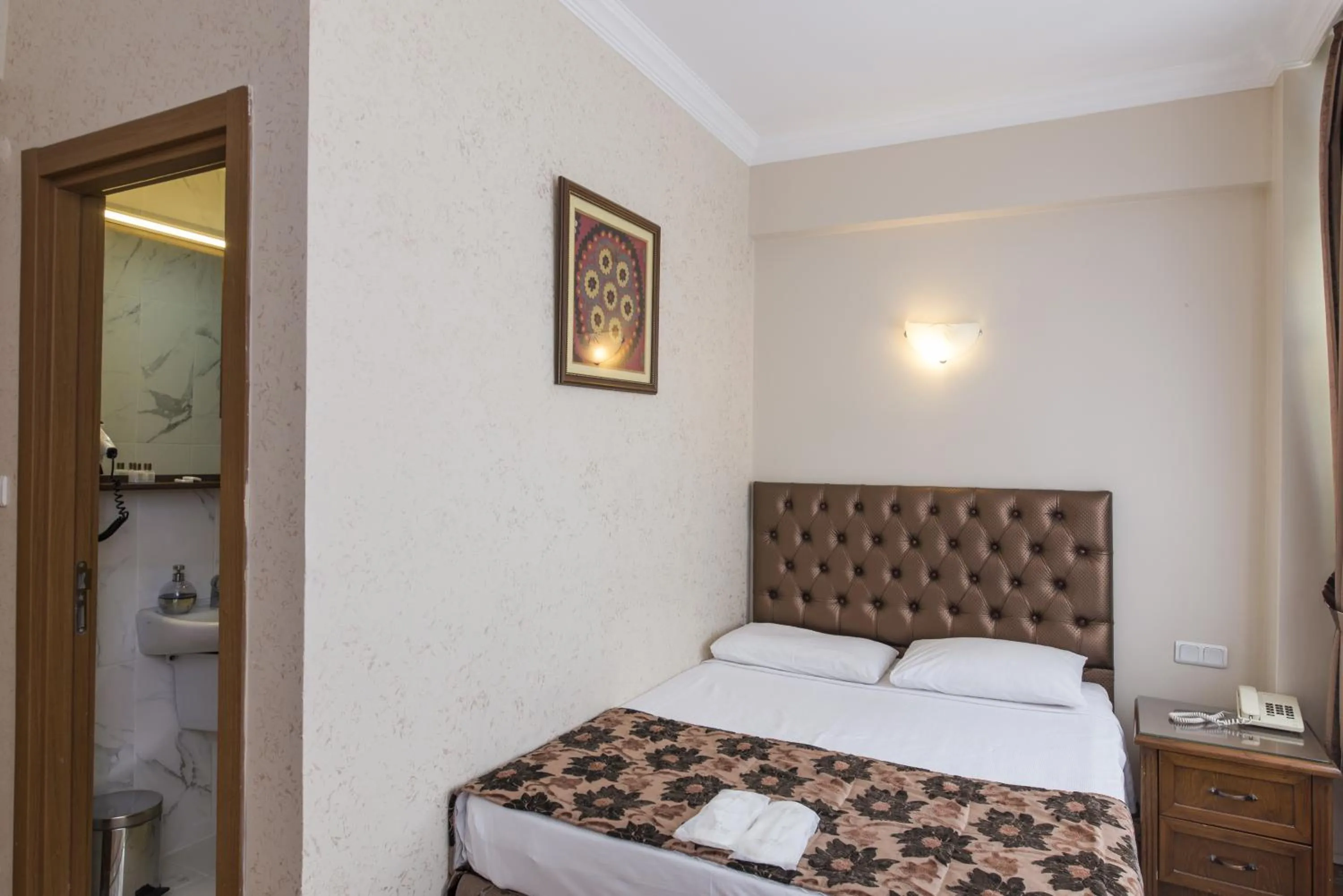 Photo of the whole room in Sultan's Inn