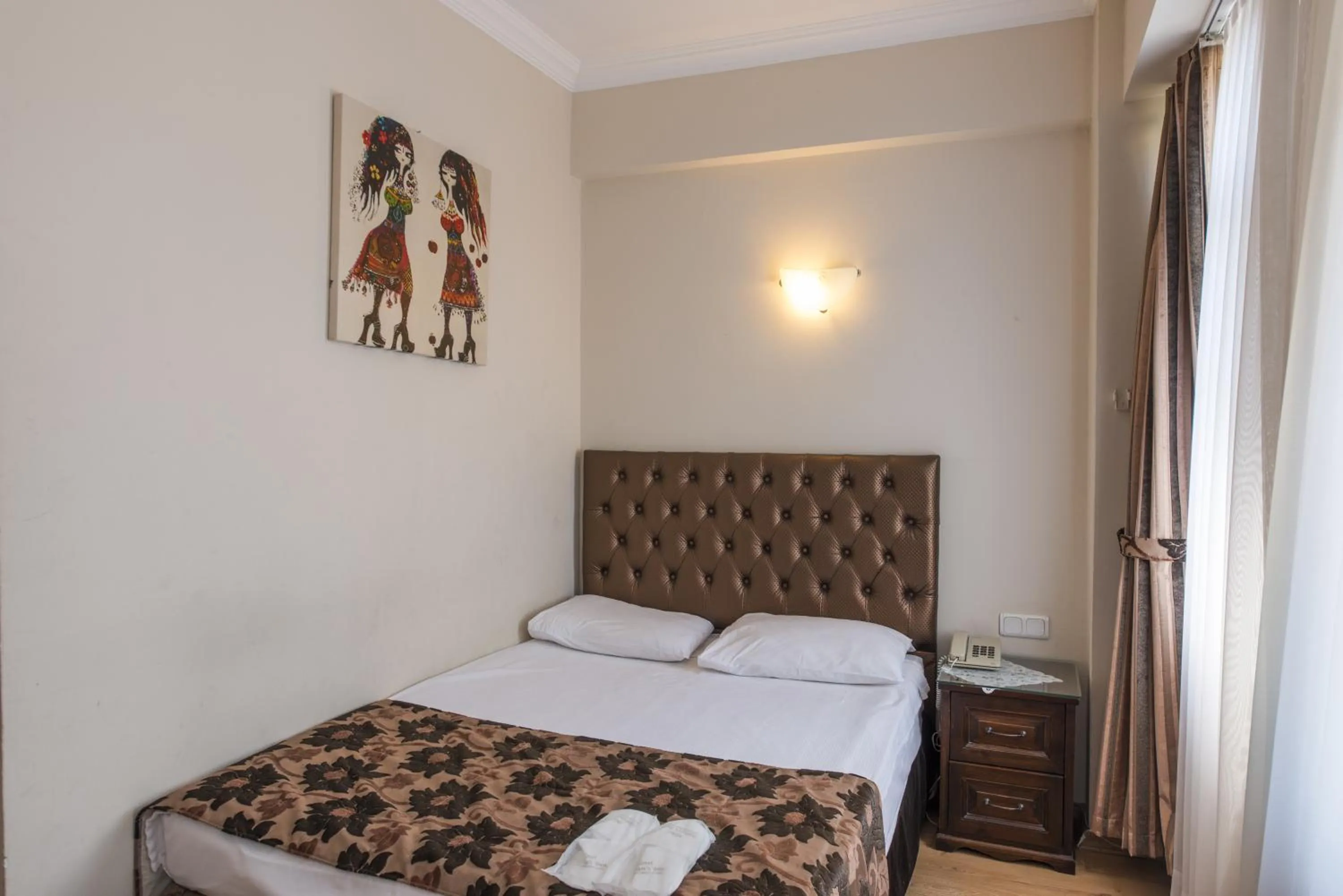 Photo of the whole room in Sultan's Inn