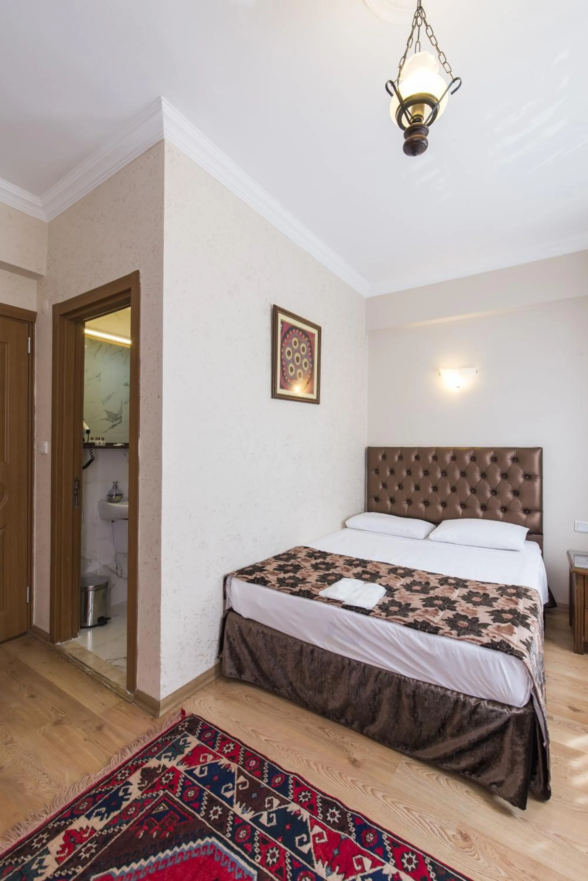 Photo of the whole room in Sultan's Inn