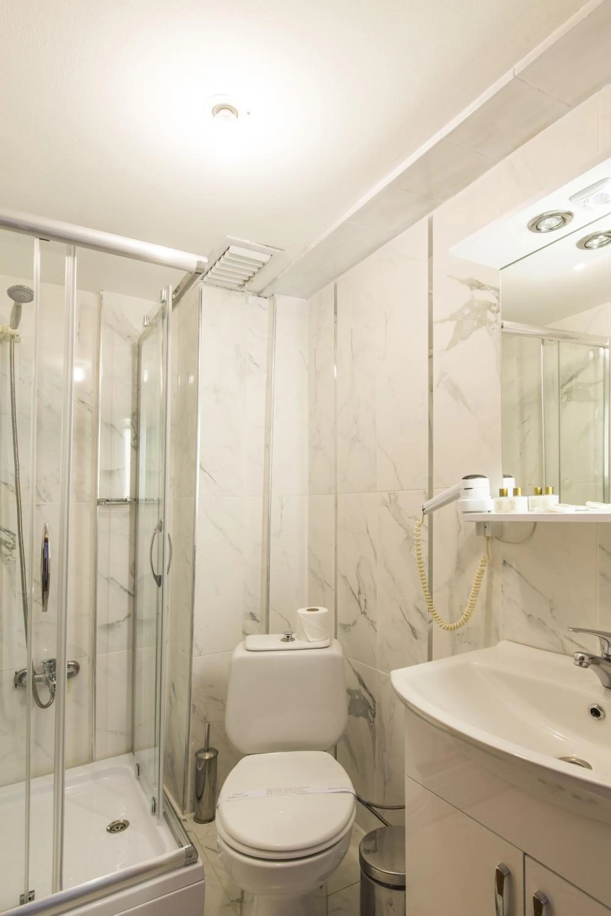 Bathroom in Sultan's Inn