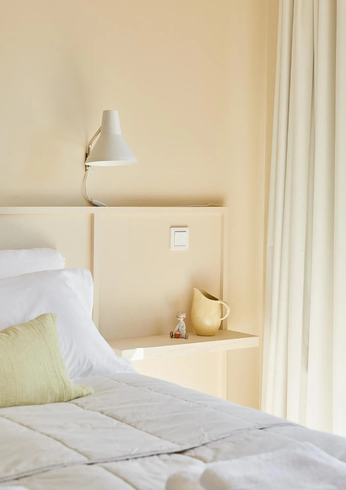 Photo of the whole room, Bed in Hotelli Vihannonkulma