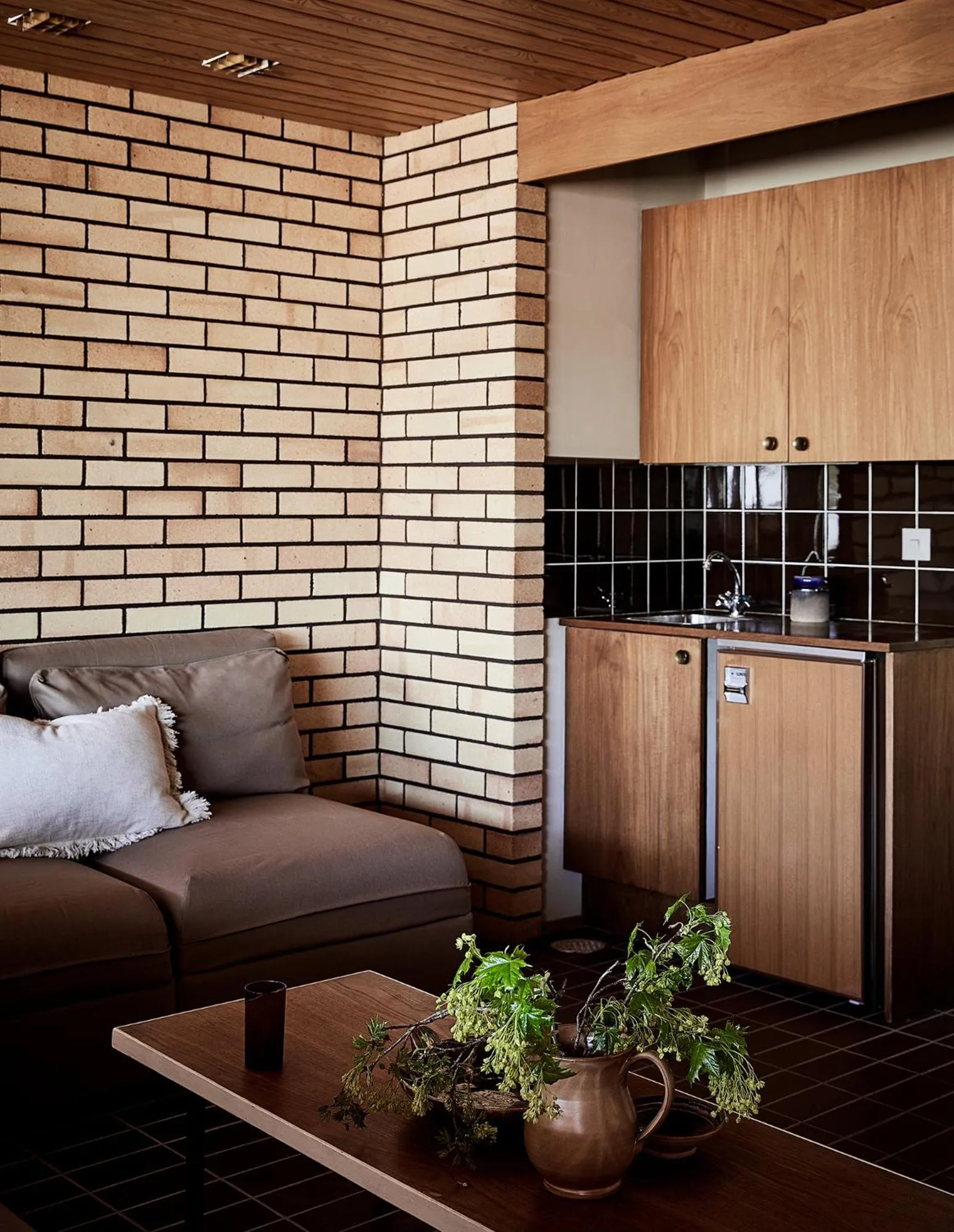 Communal lounge/ TV room in Hotelli Vihannonkulma