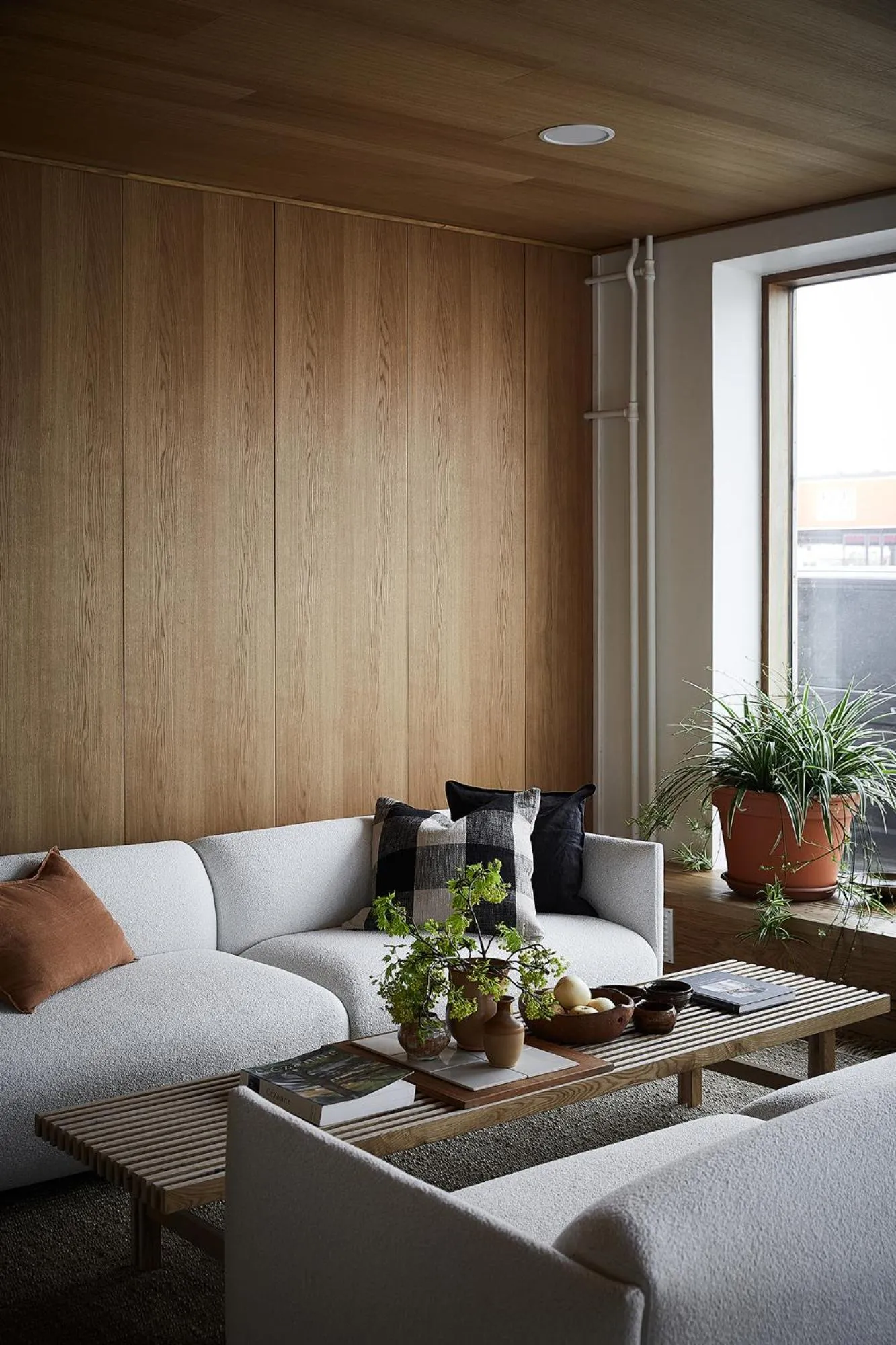 Communal lounge/ TV room in Hotelli Vihannonkulma