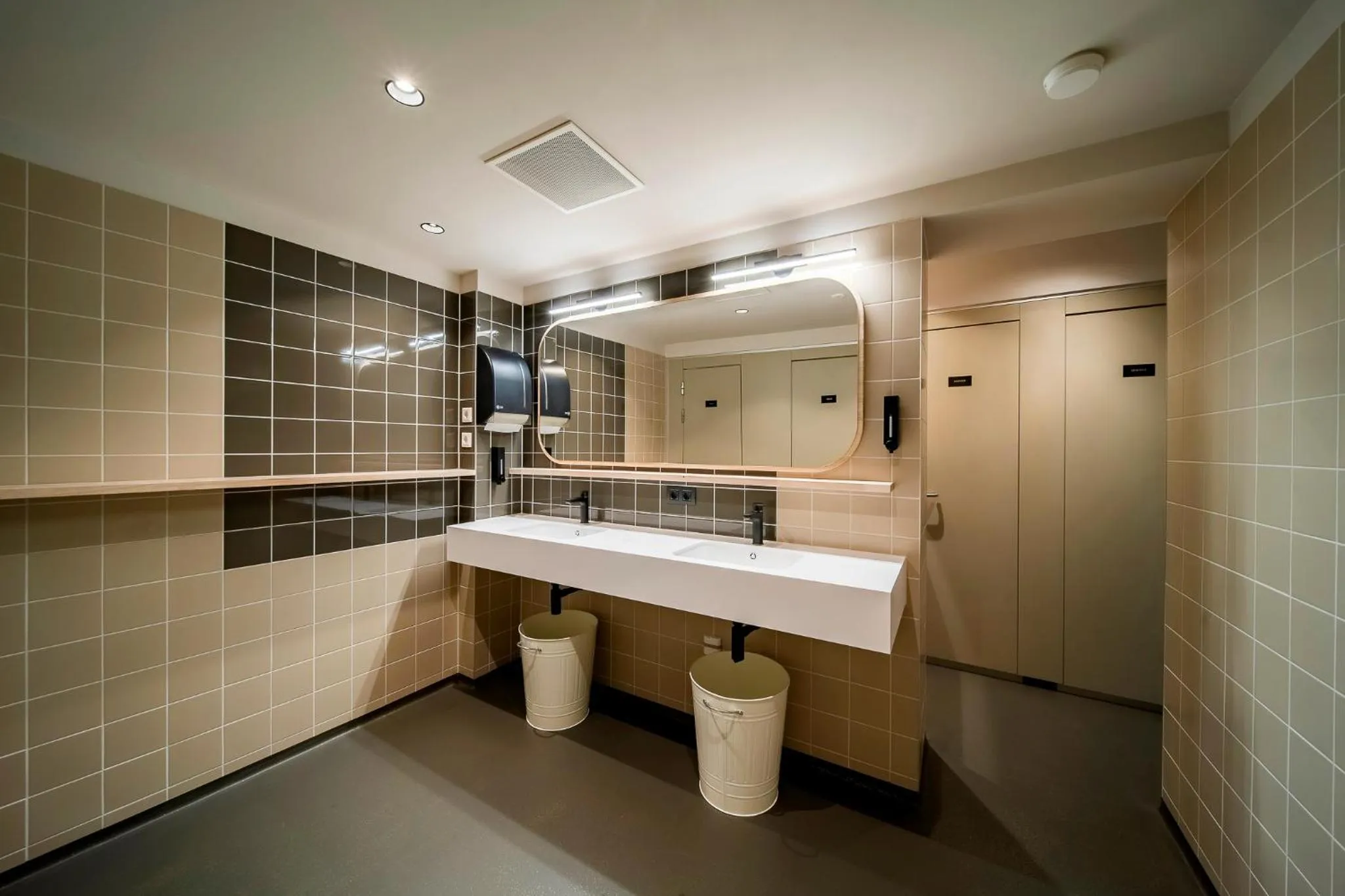 Shower in The Bee Hostel