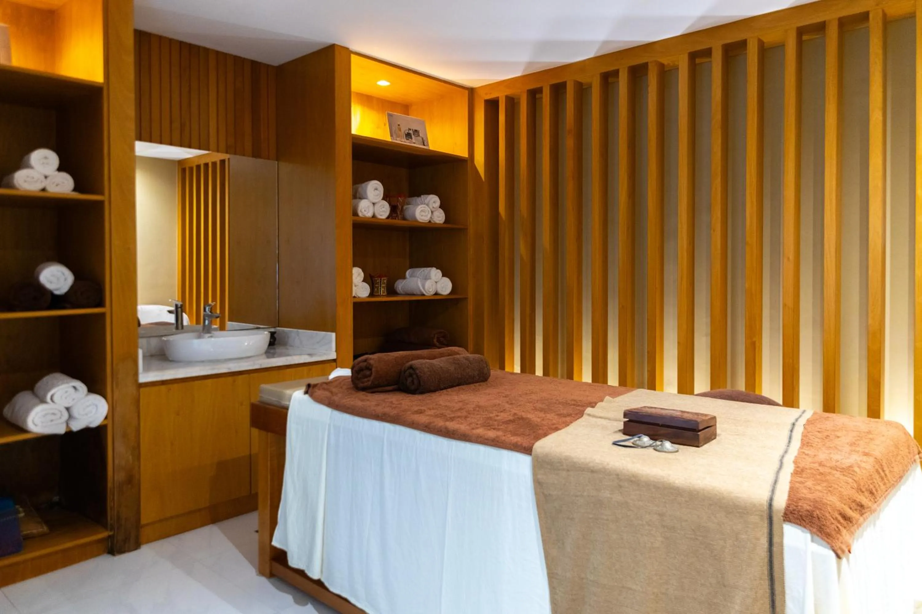 Bed in Al Shatti Villas