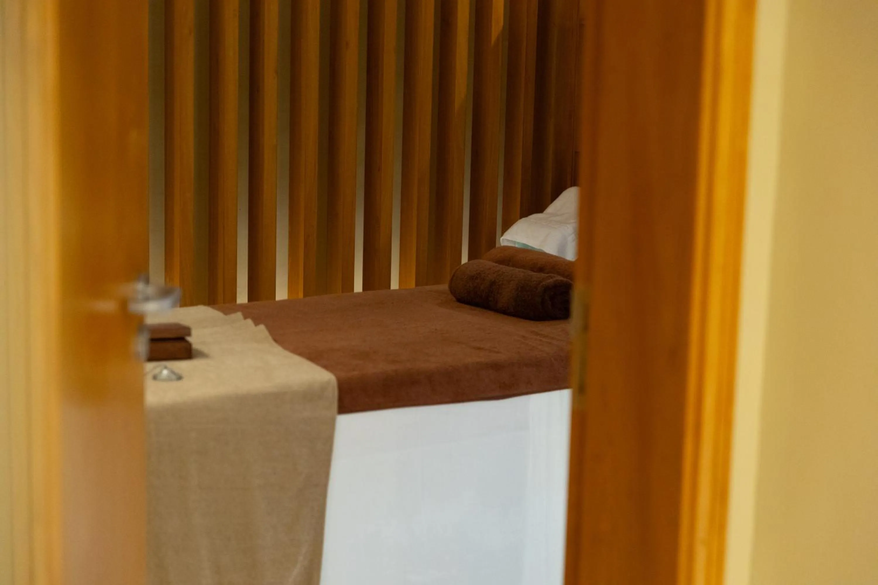 Bed in Al Shatti Villas