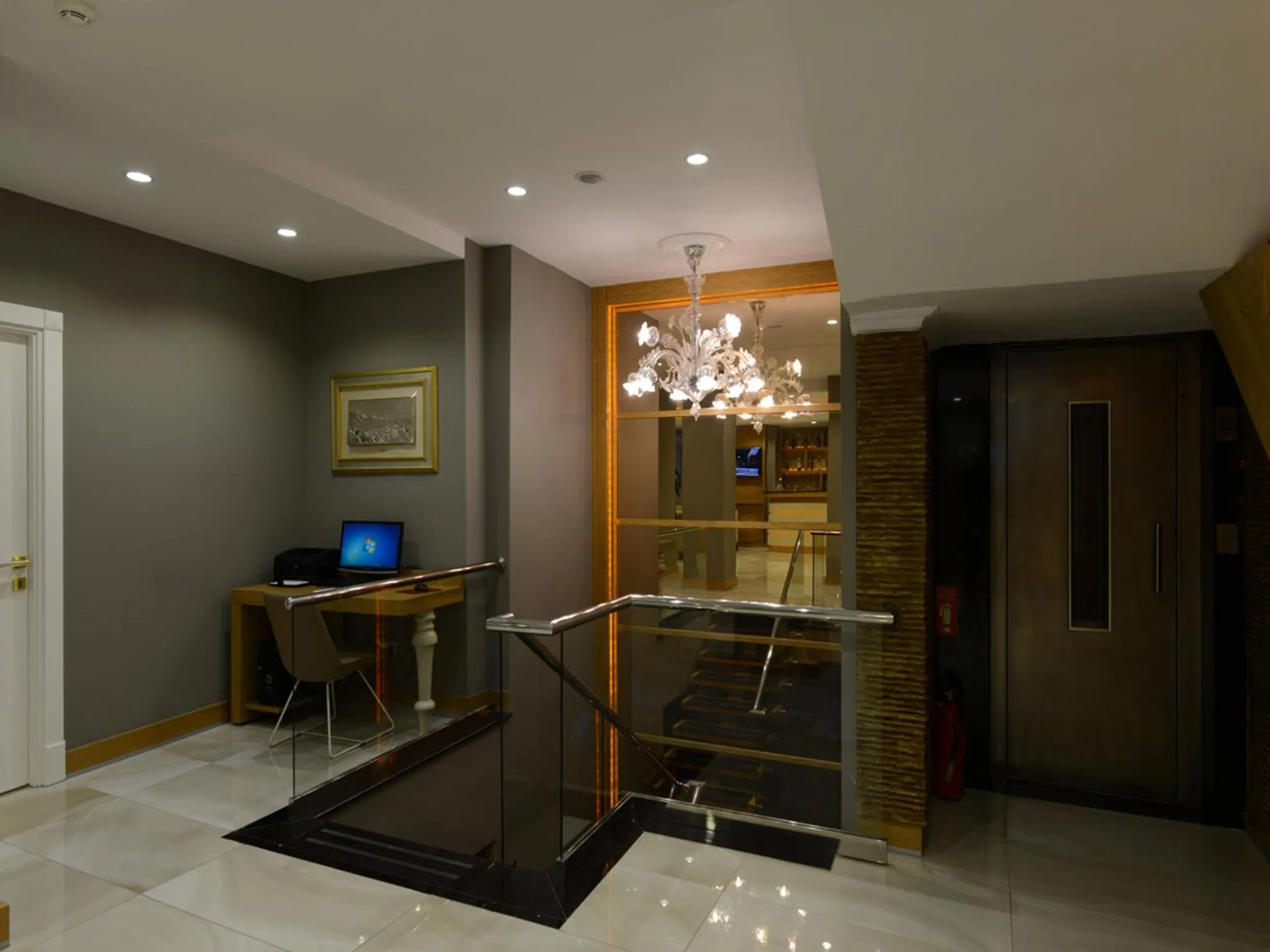 Lobby or reception, TV/Entertainment Center in Hotel Olimpiyat