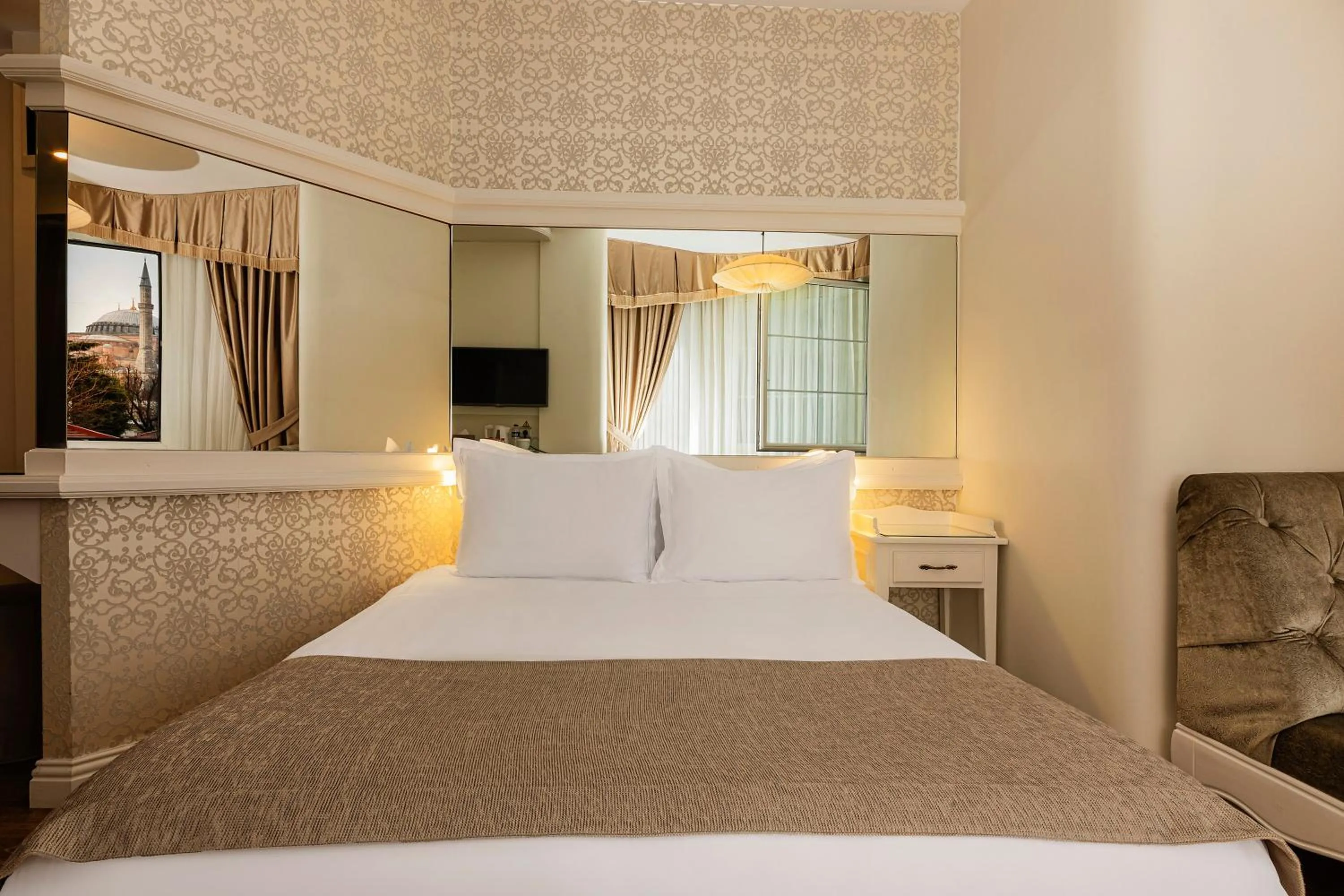 Bed in Hotel Yasmak Sultan