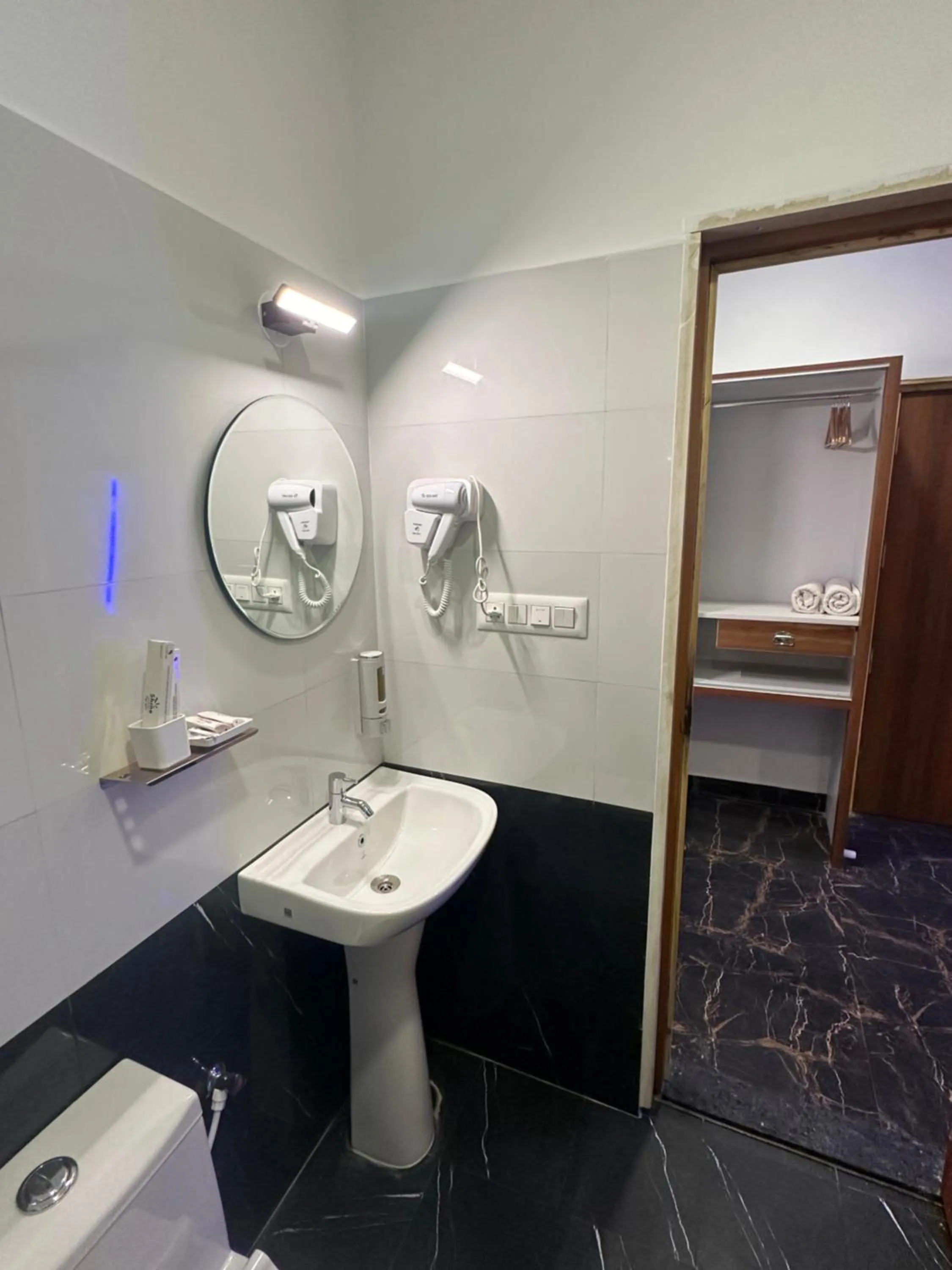 Shower in Shine Residency