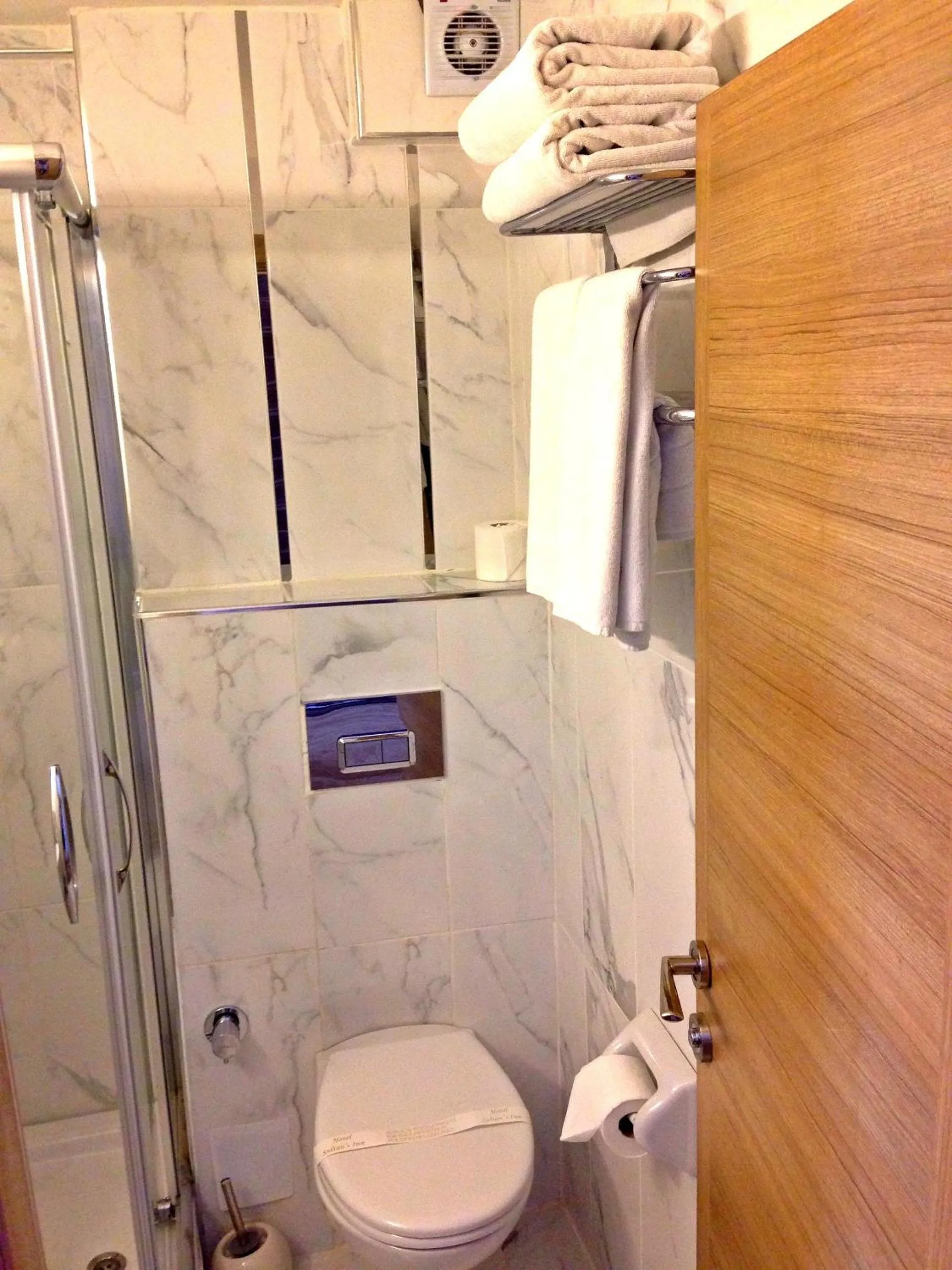 Bathroom in Naz Wooden House Inn