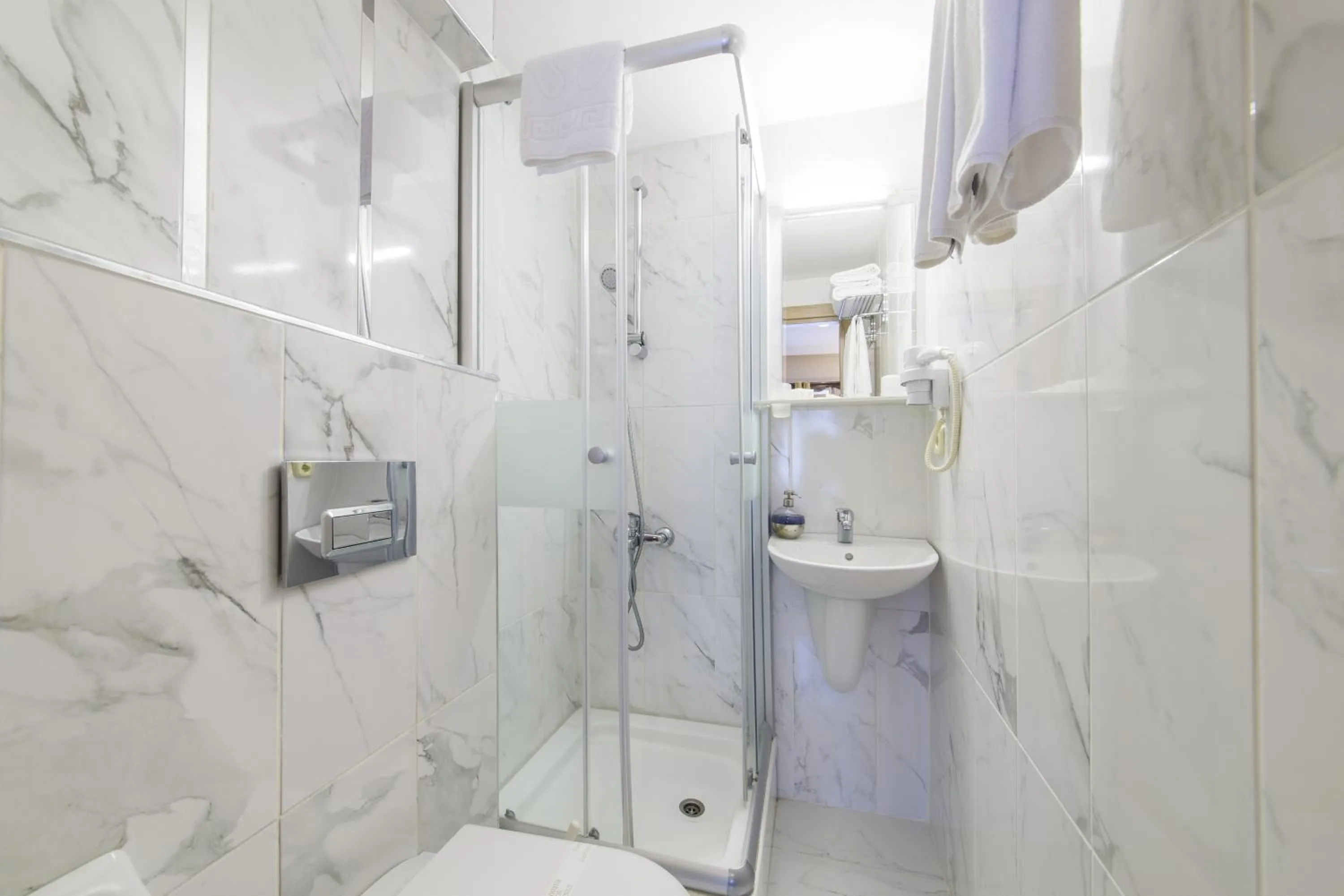 Bathroom in Naz Wooden House Inn