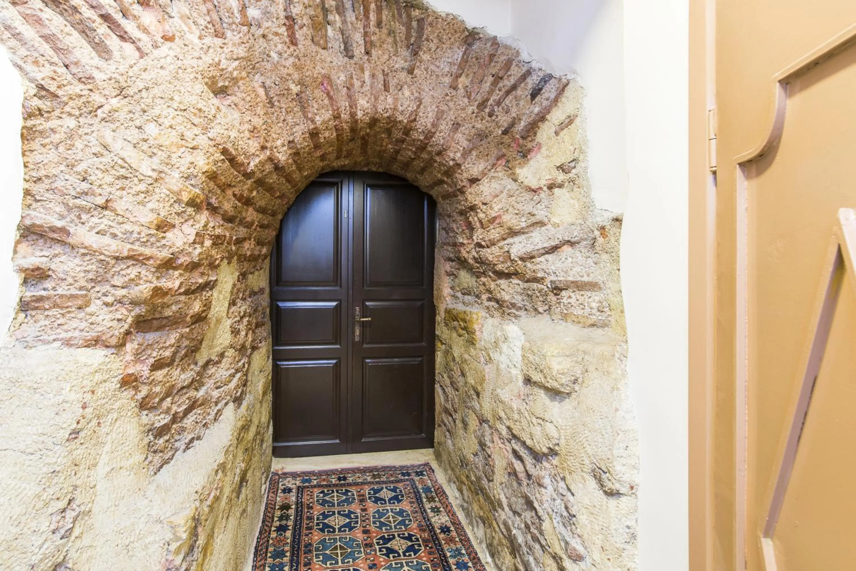 Decorative detail in Naz Wooden House Inn