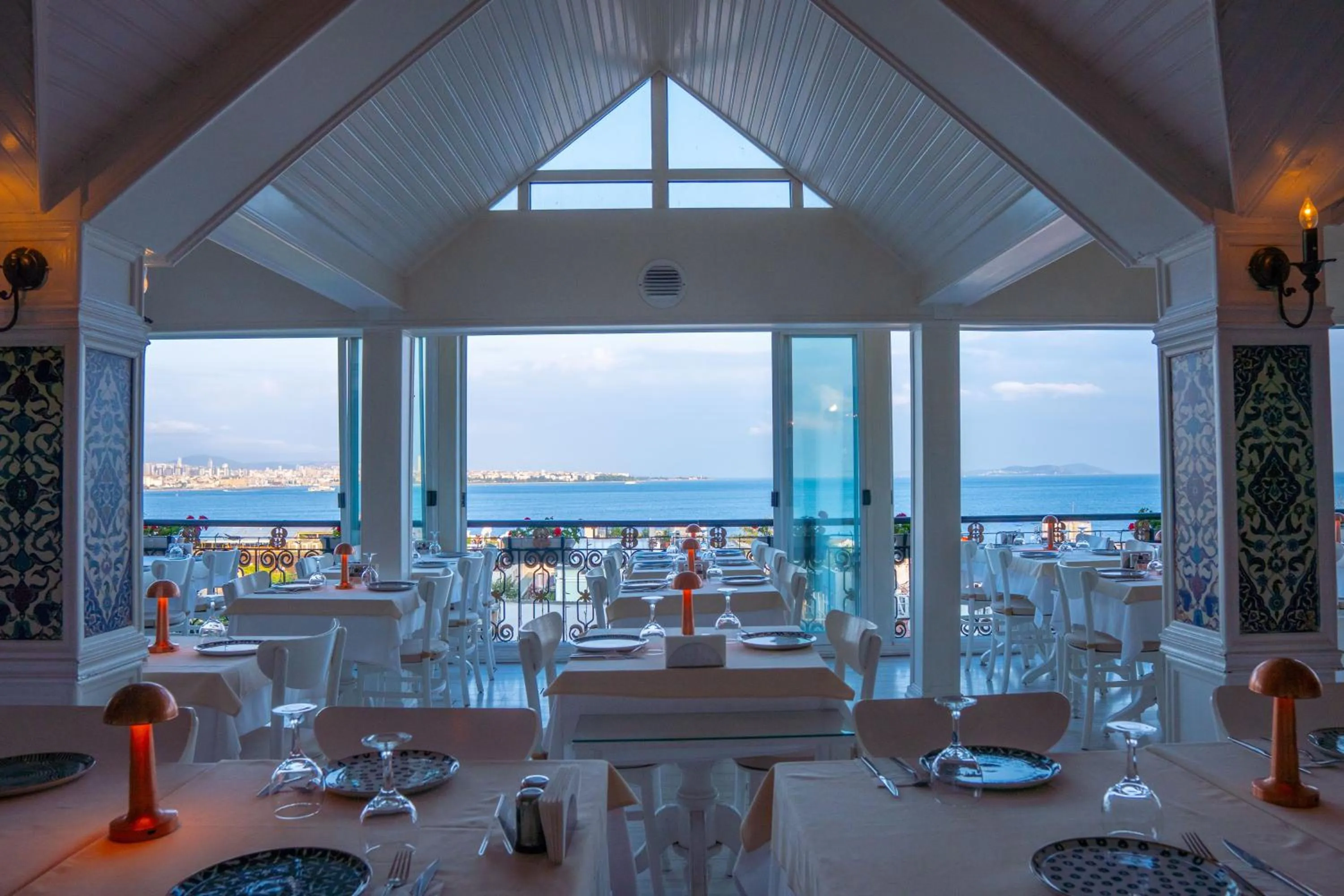 Restaurant/places to eat in Avicenna Hotel Sultanahmet