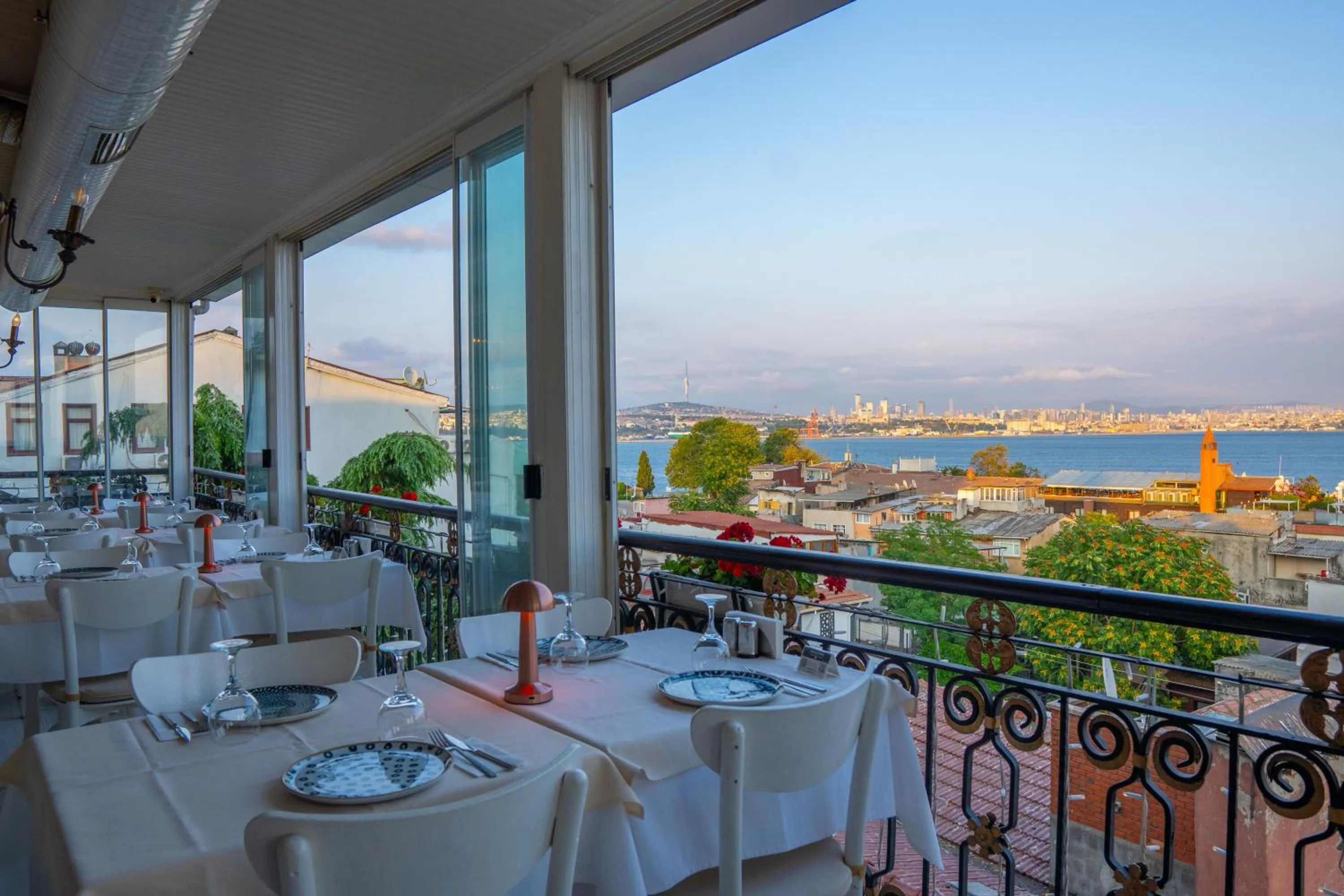 Restaurant/places to eat in Avicenna Hotel Sultanahmet