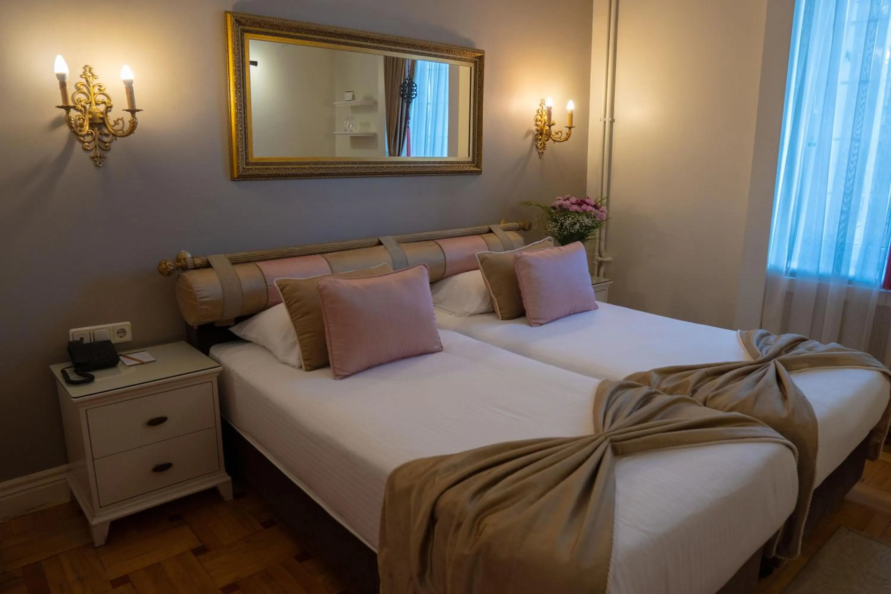 Photo of the whole room, Bed in Avicenna Hotel Sultanahmet