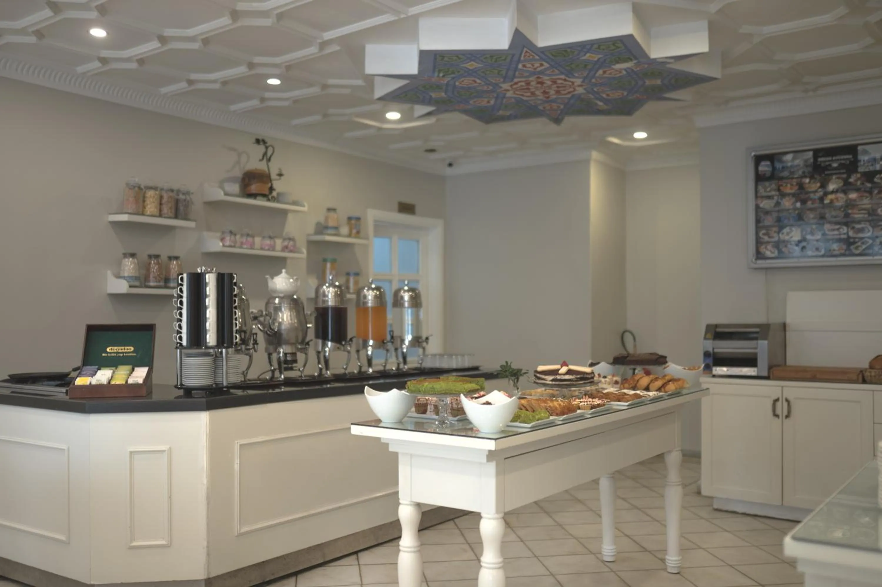 Coffee/tea facilities in Avicenna Hotel Sultanahmet