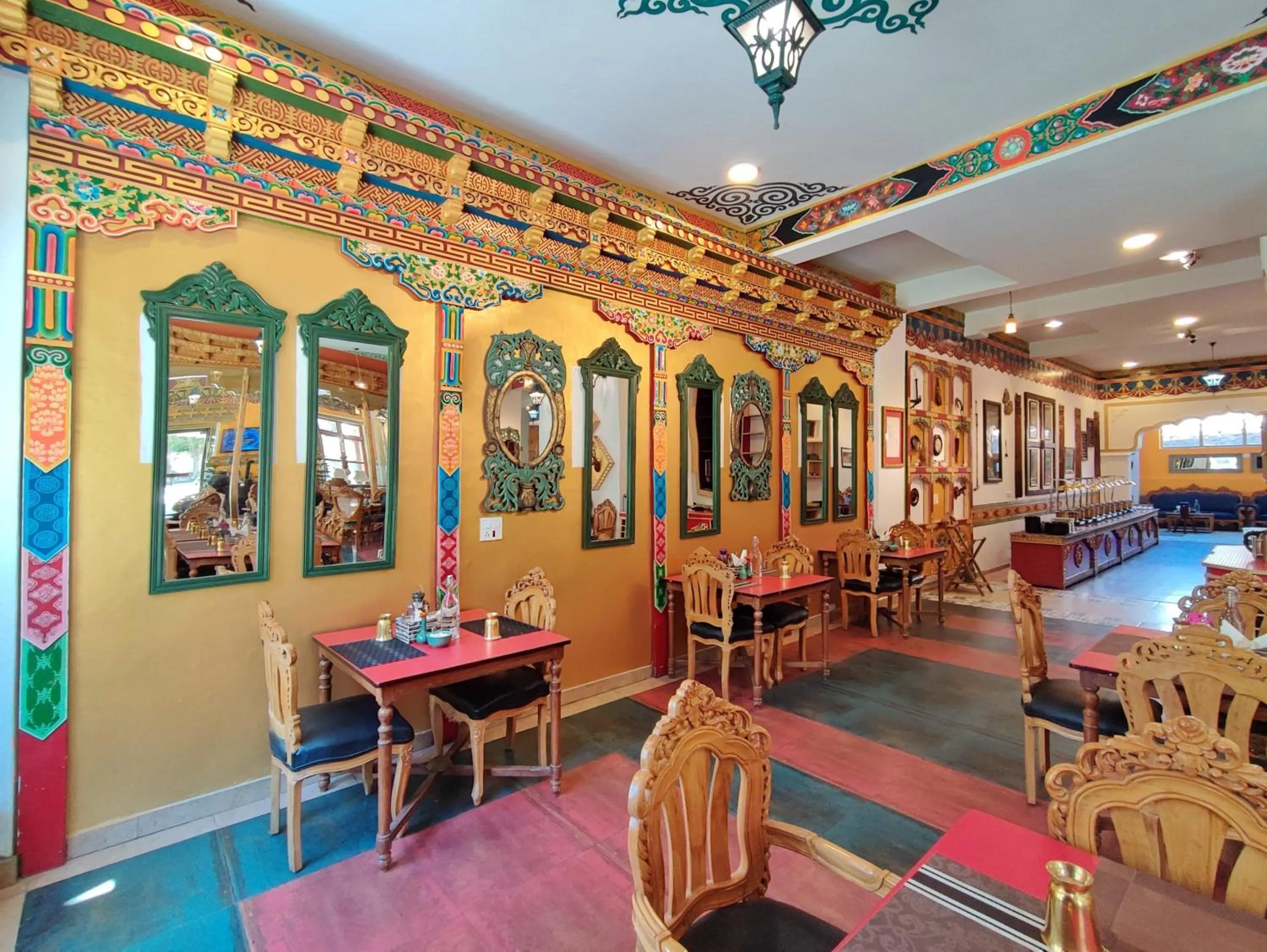 Restaurant/places to eat in Hotel Grand Himalaya