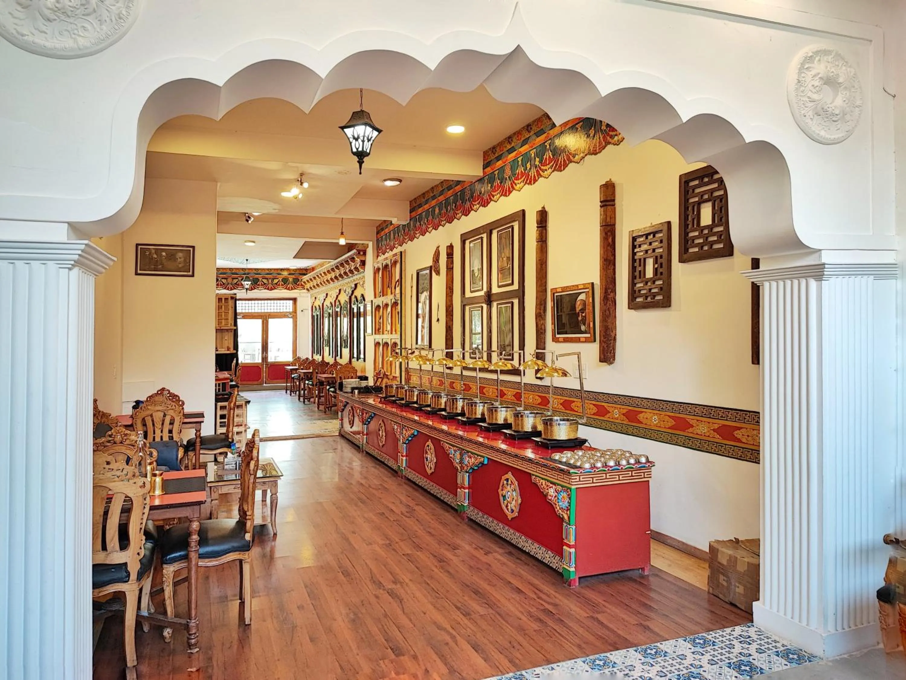 Restaurant/places to eat in Hotel Grand Himalaya