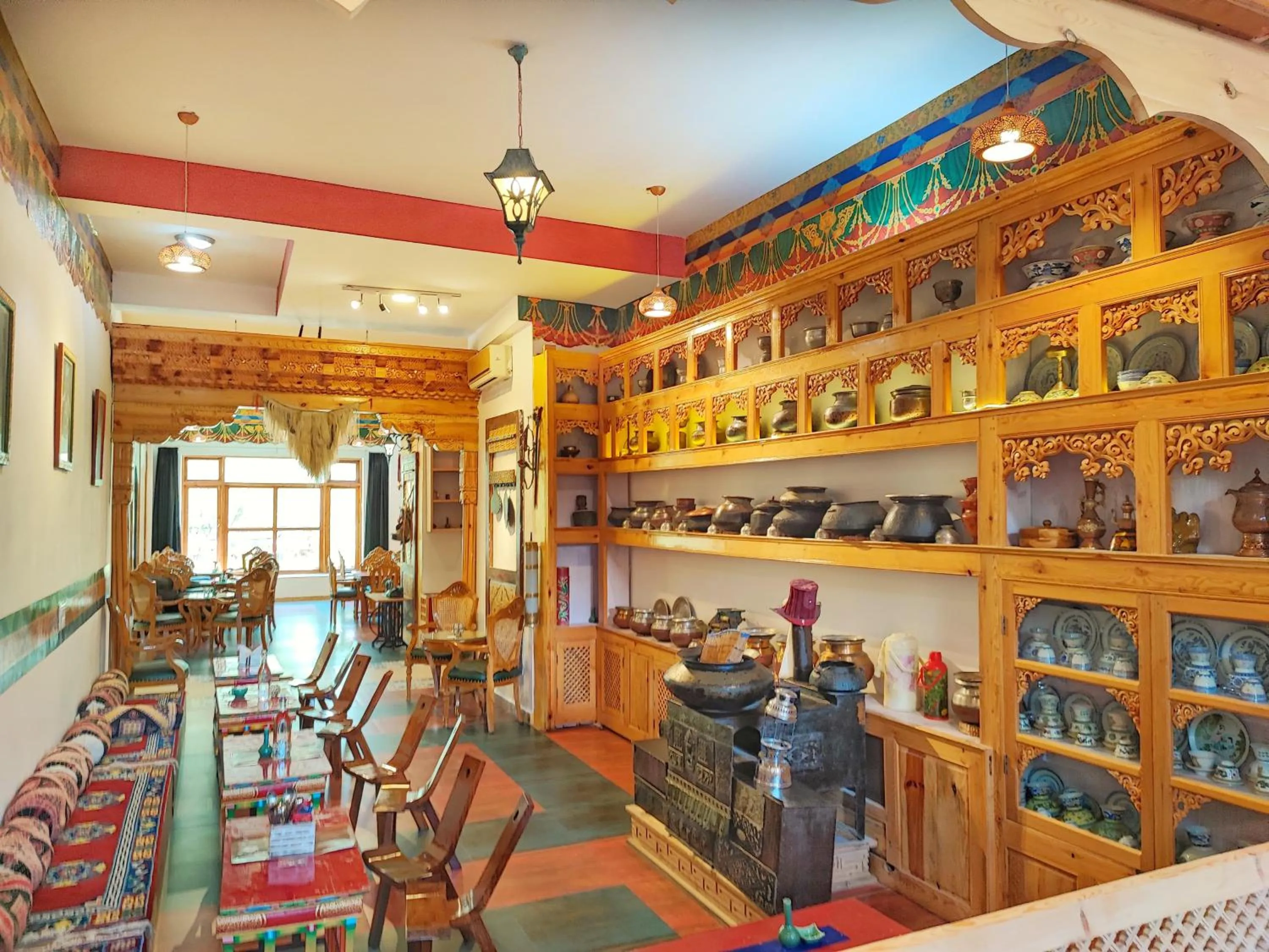 Restaurant/places to eat in Hotel Grand Himalaya