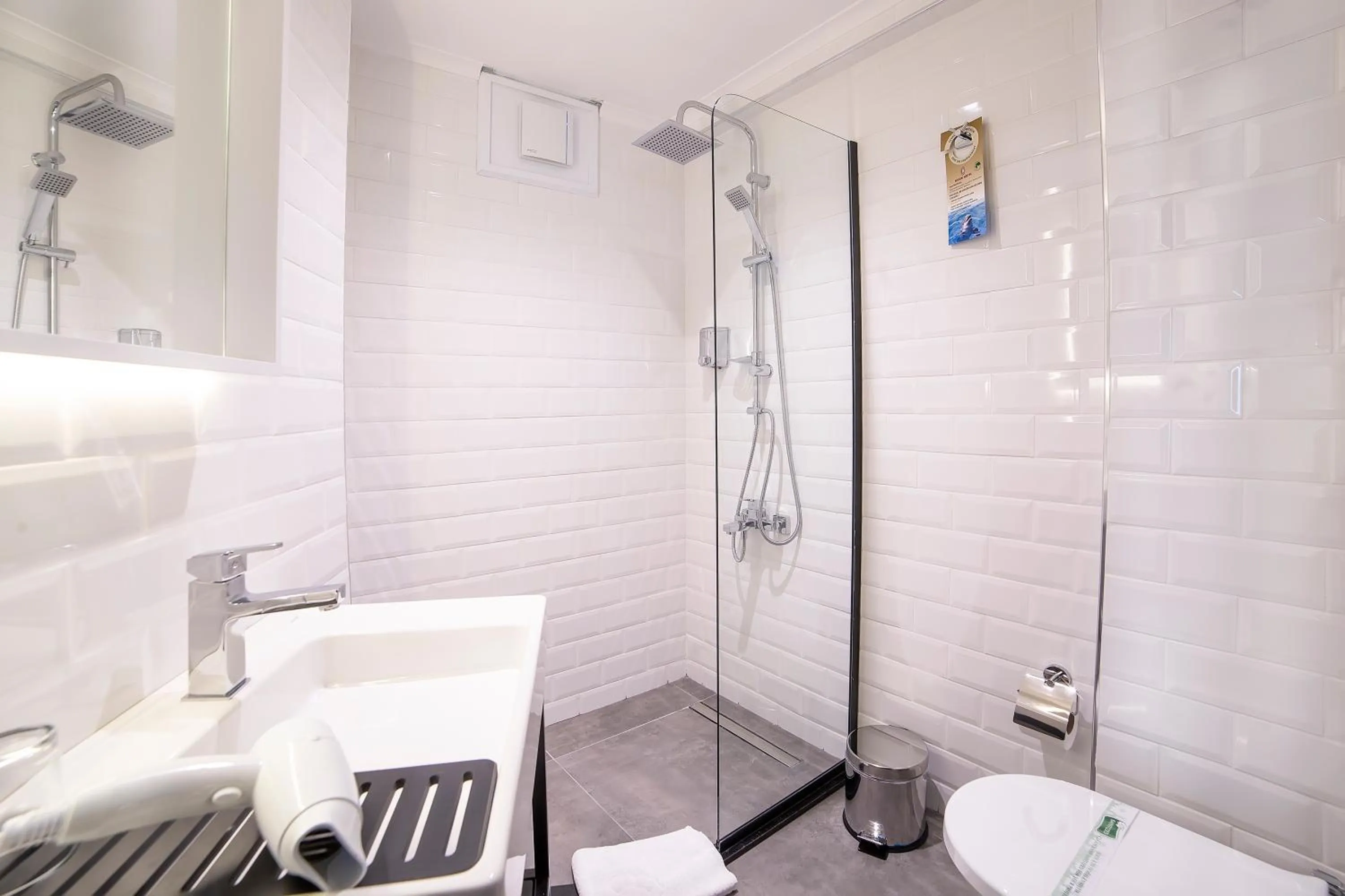 Toilet in Barin Hotel